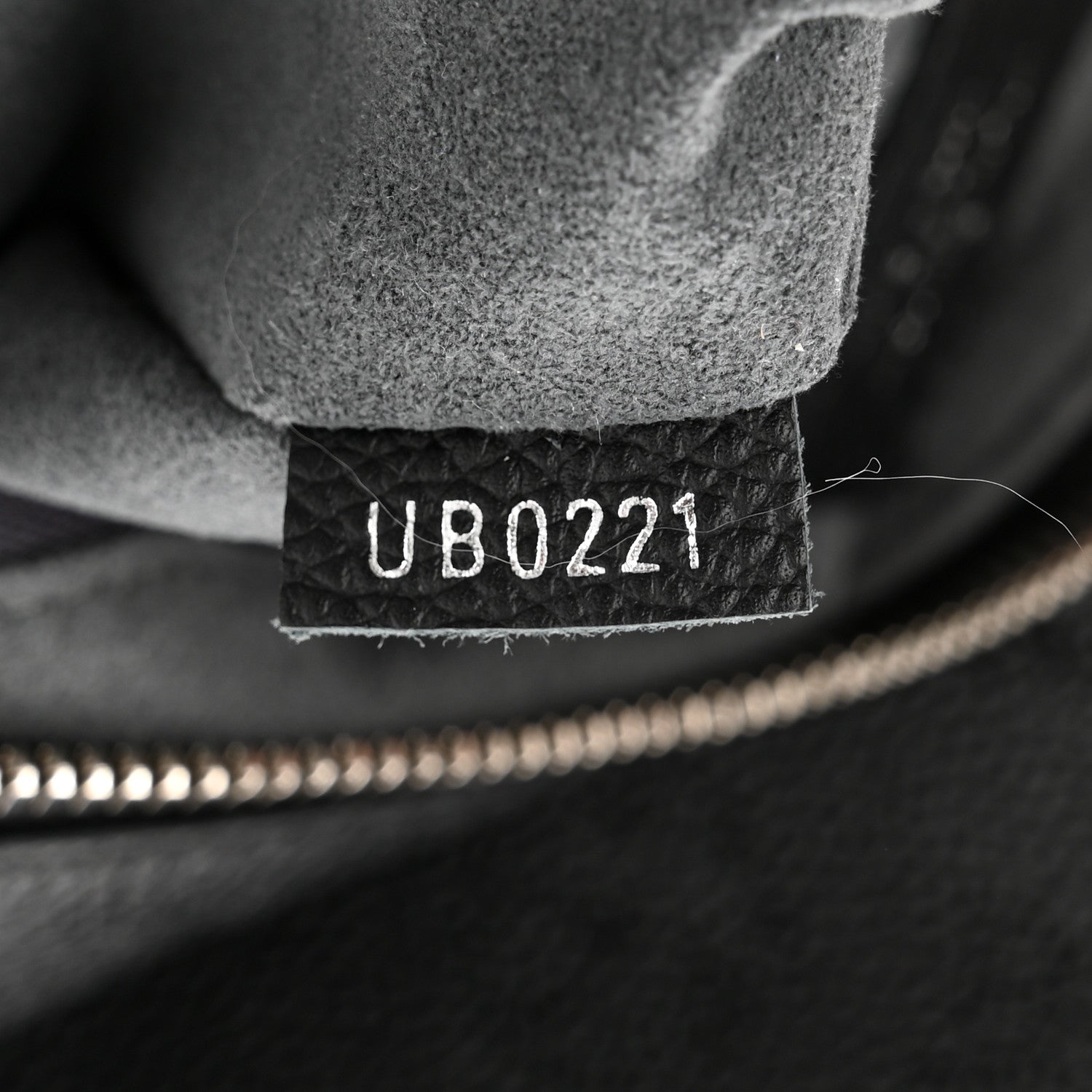 Louis Vuitton Mahina Beaubourg Hobo MM Black 7 of 12