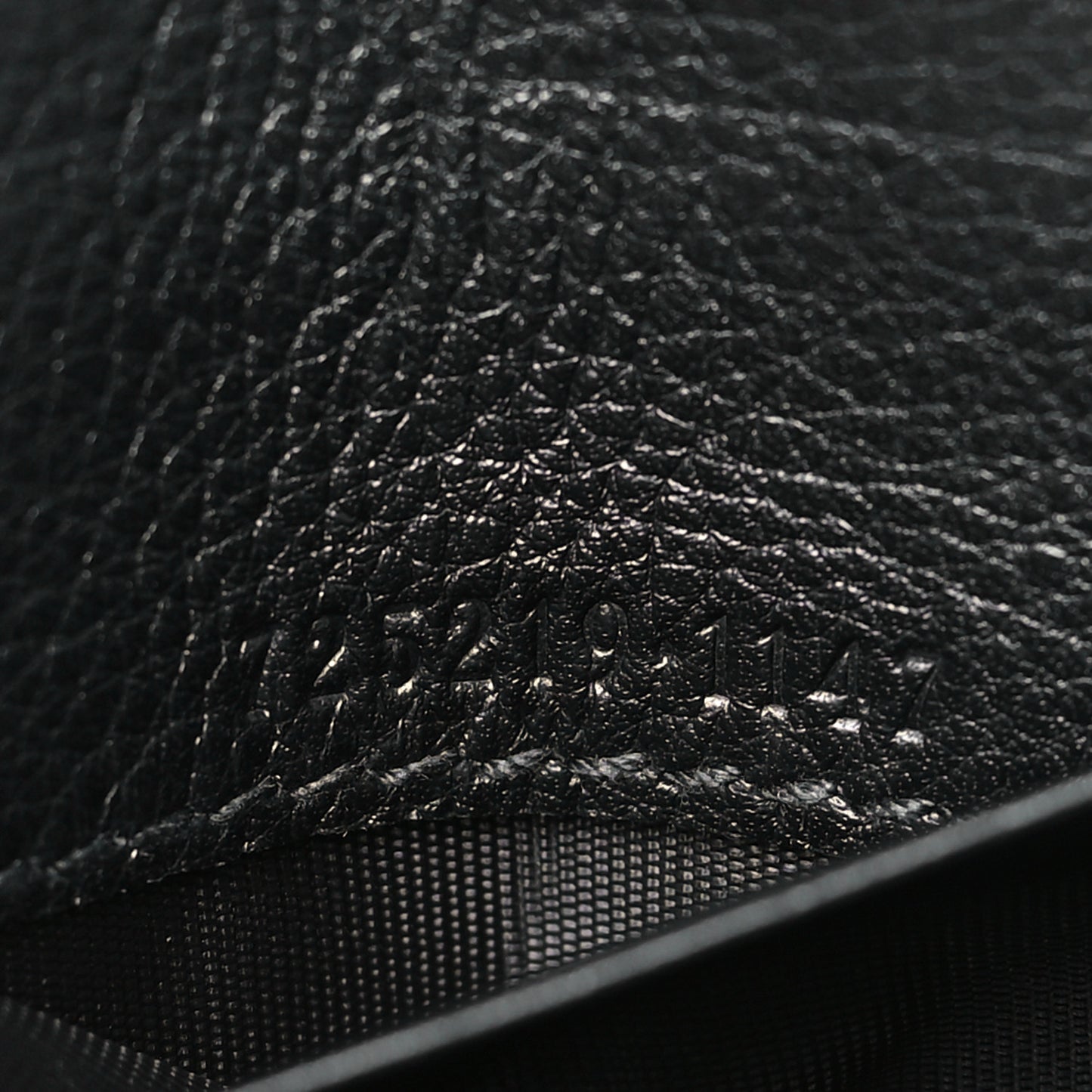 Roxy Calfskin Medium Blondie Chain Wallet Black