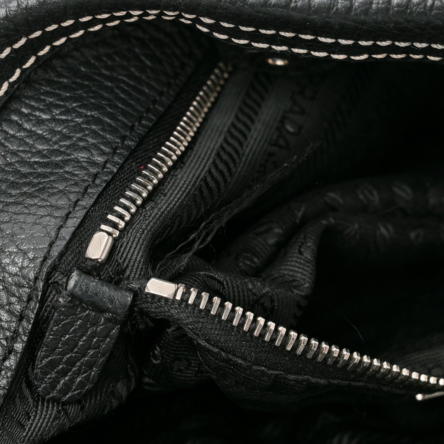 Vitello Daino Shoulder Bag Black