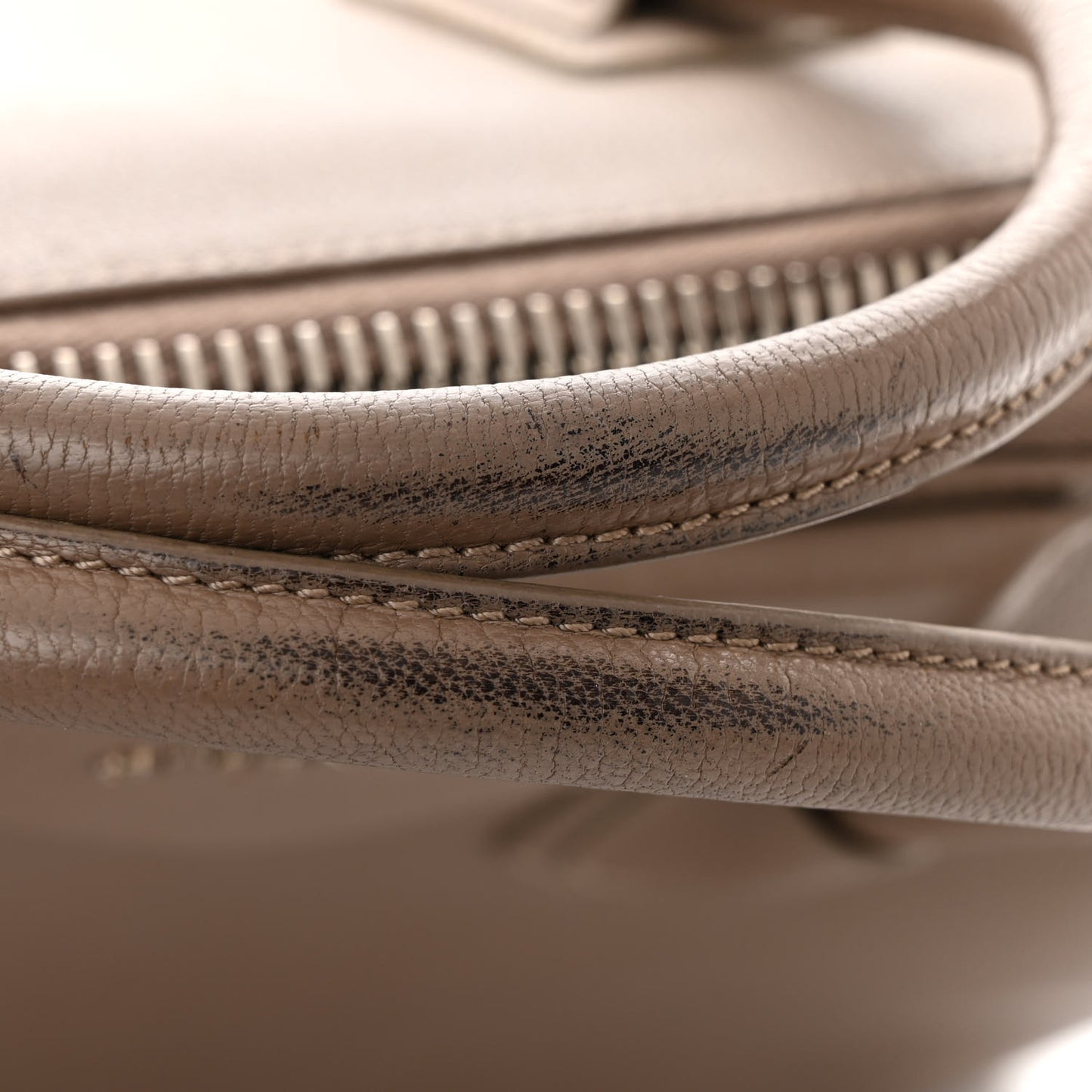 Sugar Goatskin Medium Antigona Sand