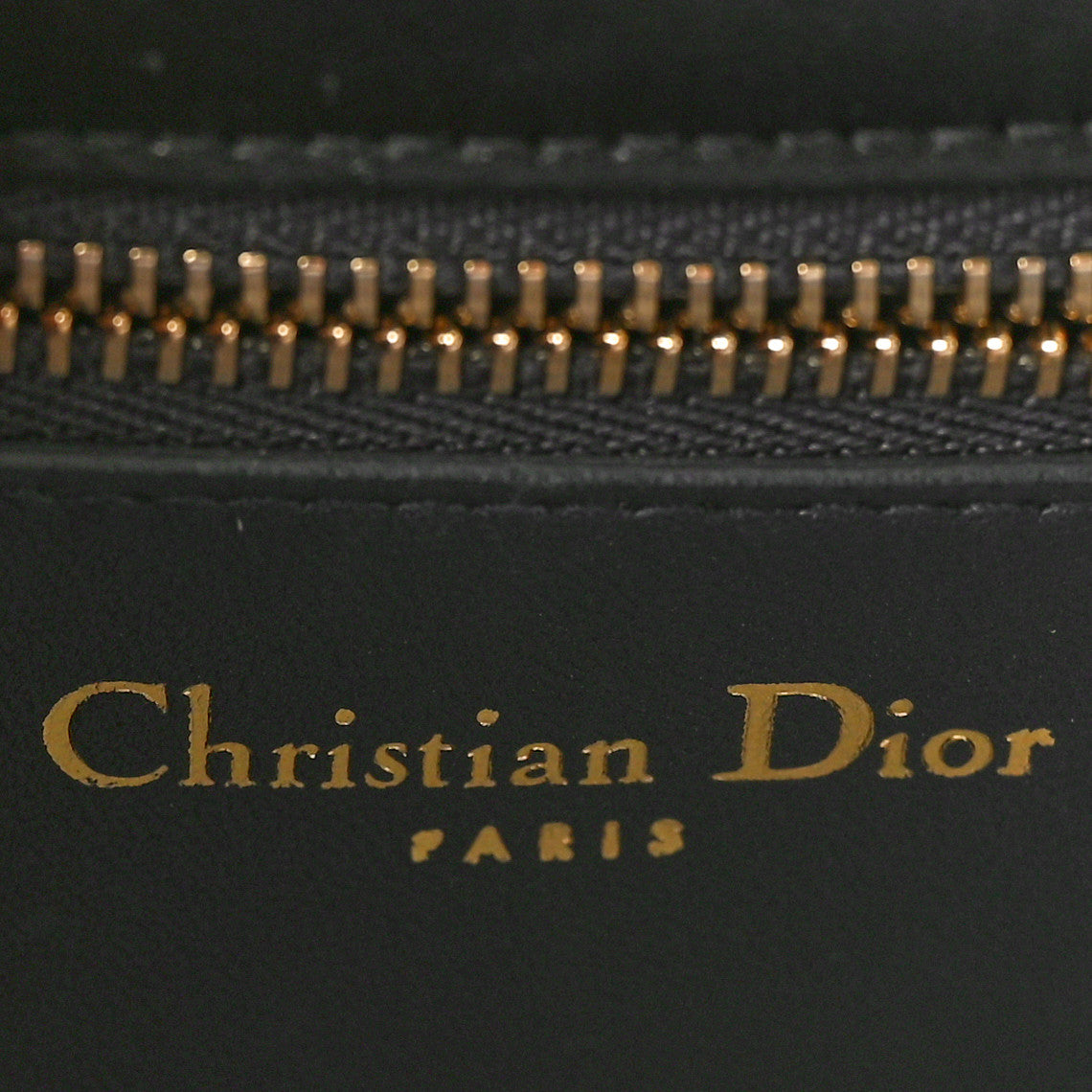 Glossy Calfskin Shagreen Badge Diorama Club Bag Black