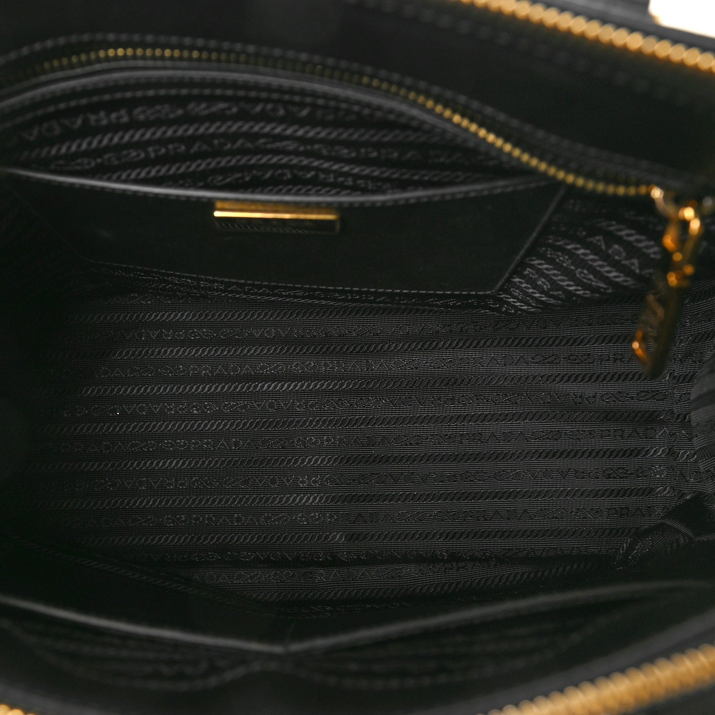 Saffiano Medium Galleria Double Zip Tote Black