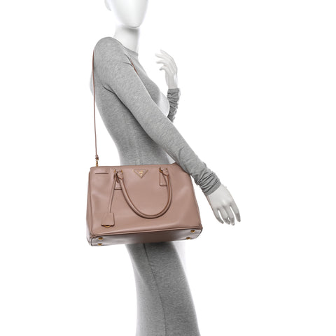 Saffiano Lux Medium Tote Cammeo