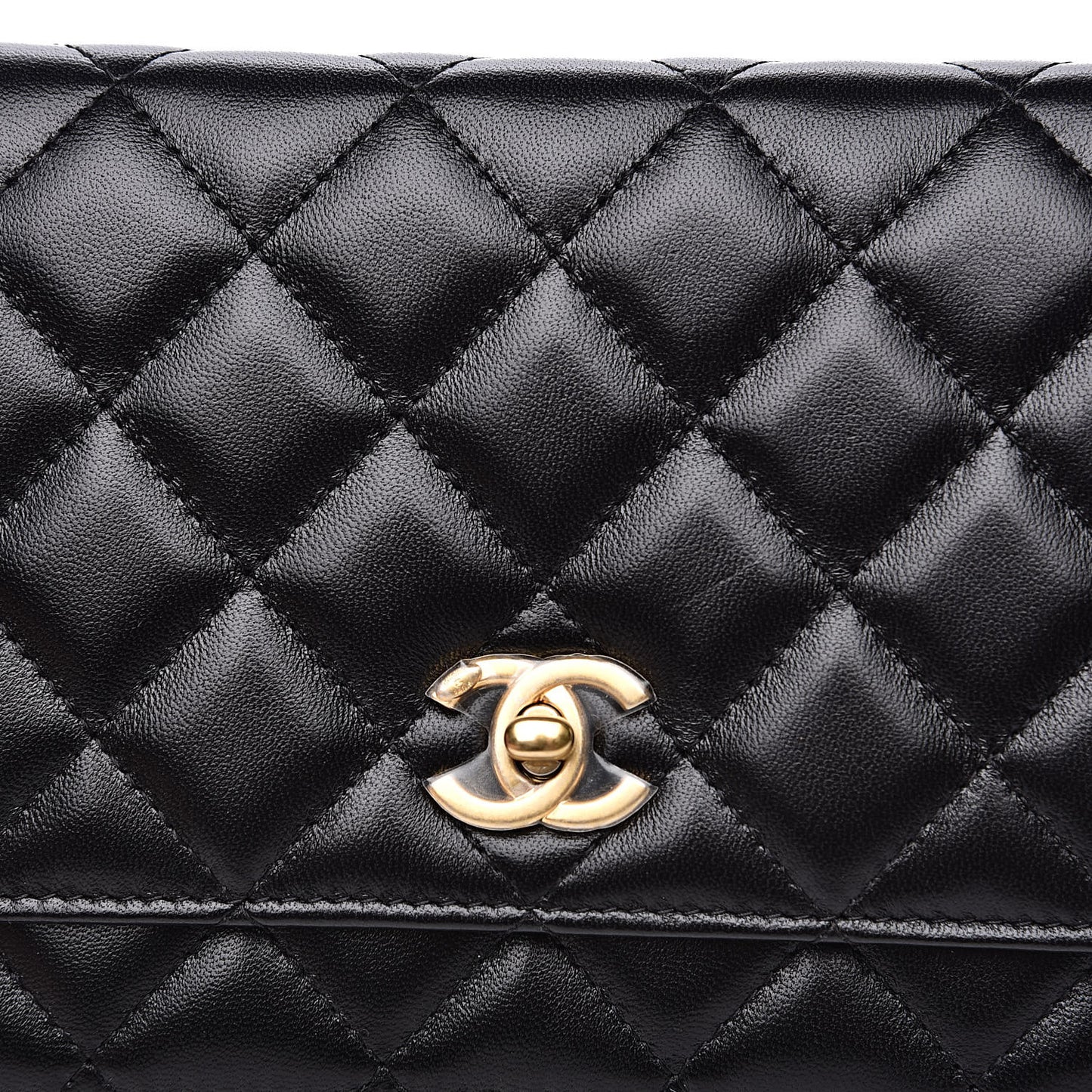 Lambskin Quilted CC Pearl Crush Wallet on Chain WOC Black