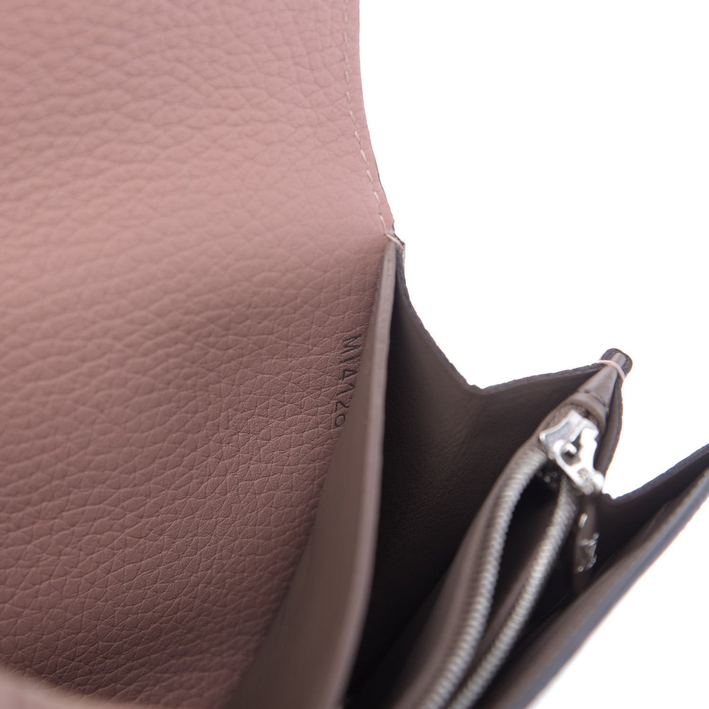 Taurillon Capucines Wallet Magnolia
