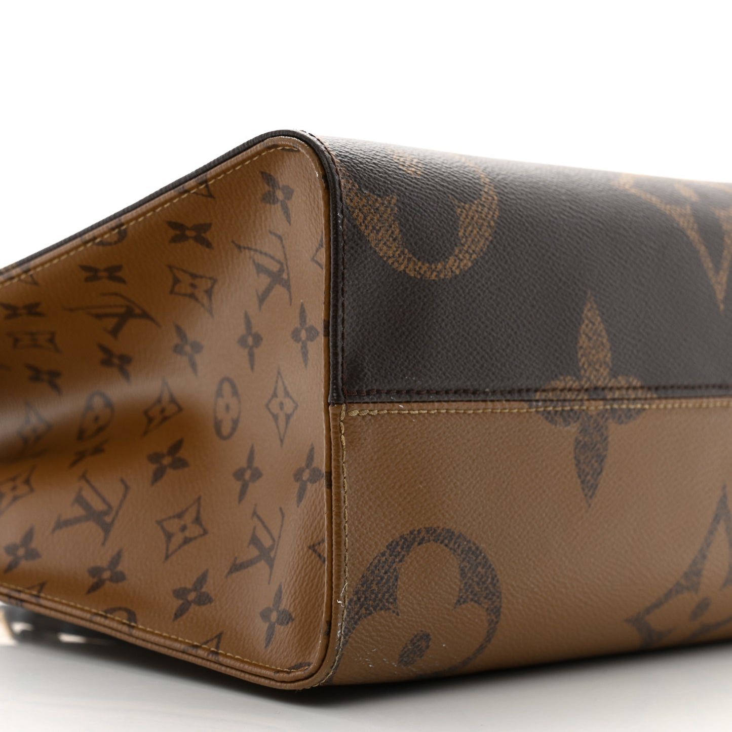 Reverse Monogram Giant Onthego MM