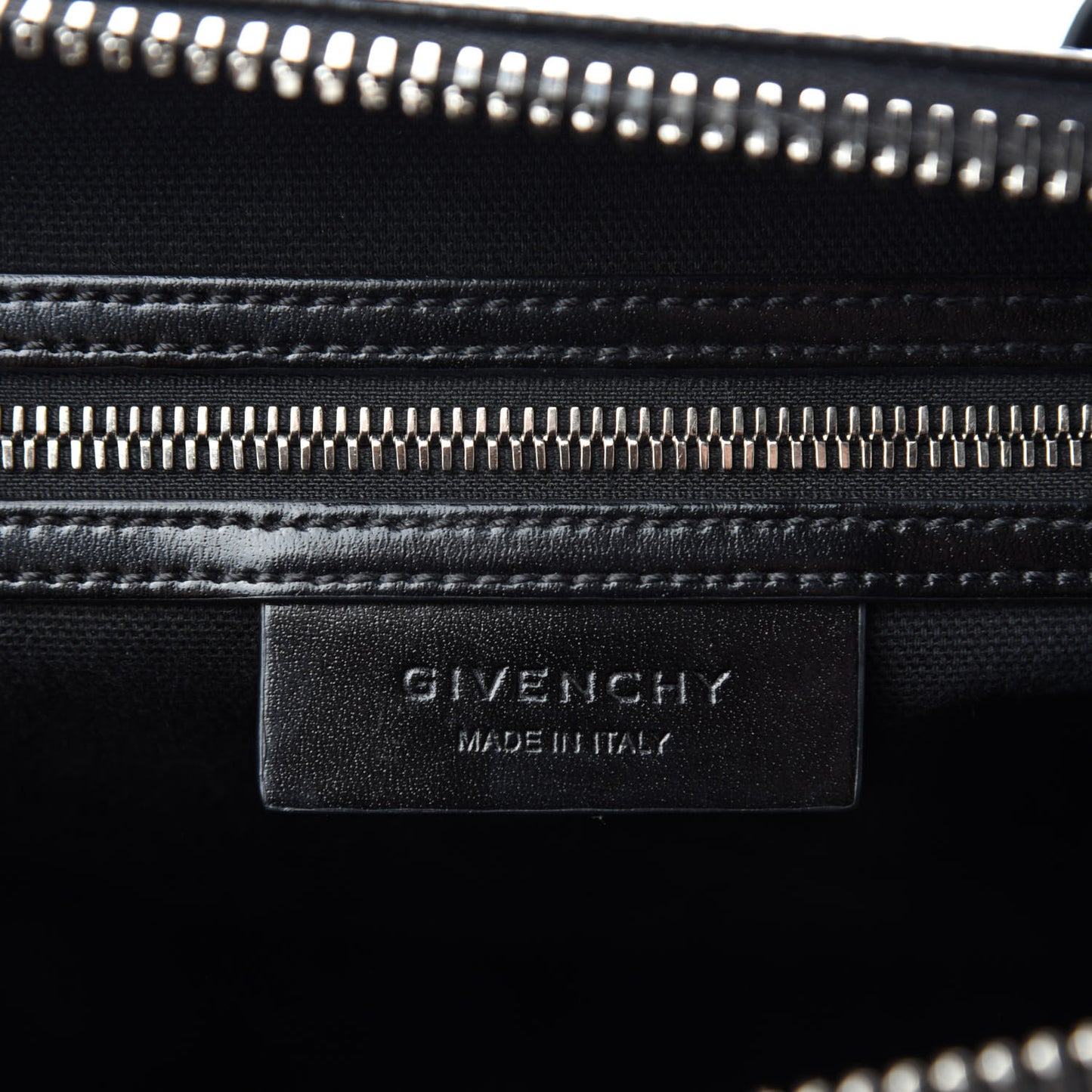 Shiny Lord Calfskin Medium Antigona Black