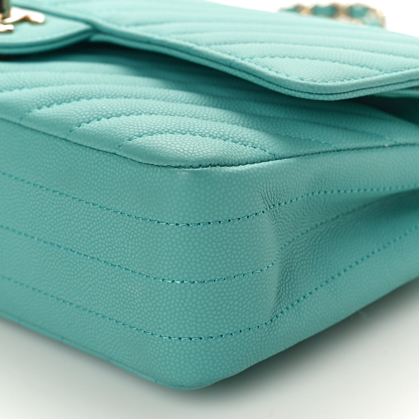 Caviar Flat Chevron Quilted Medium Double Flap Green