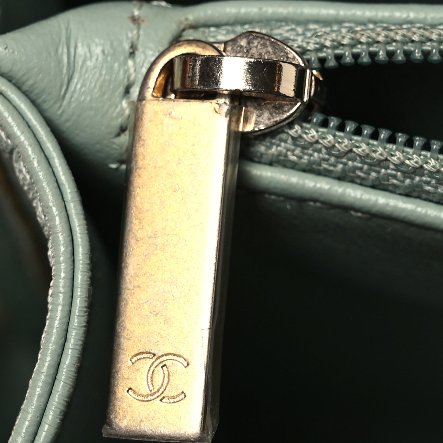 Caviar Quilted Medium CC Filigree Vanity Case Mint