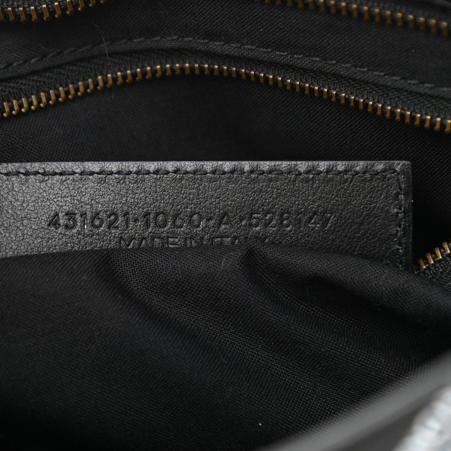 Veau Allover Logo Classic Hardware S City Black White