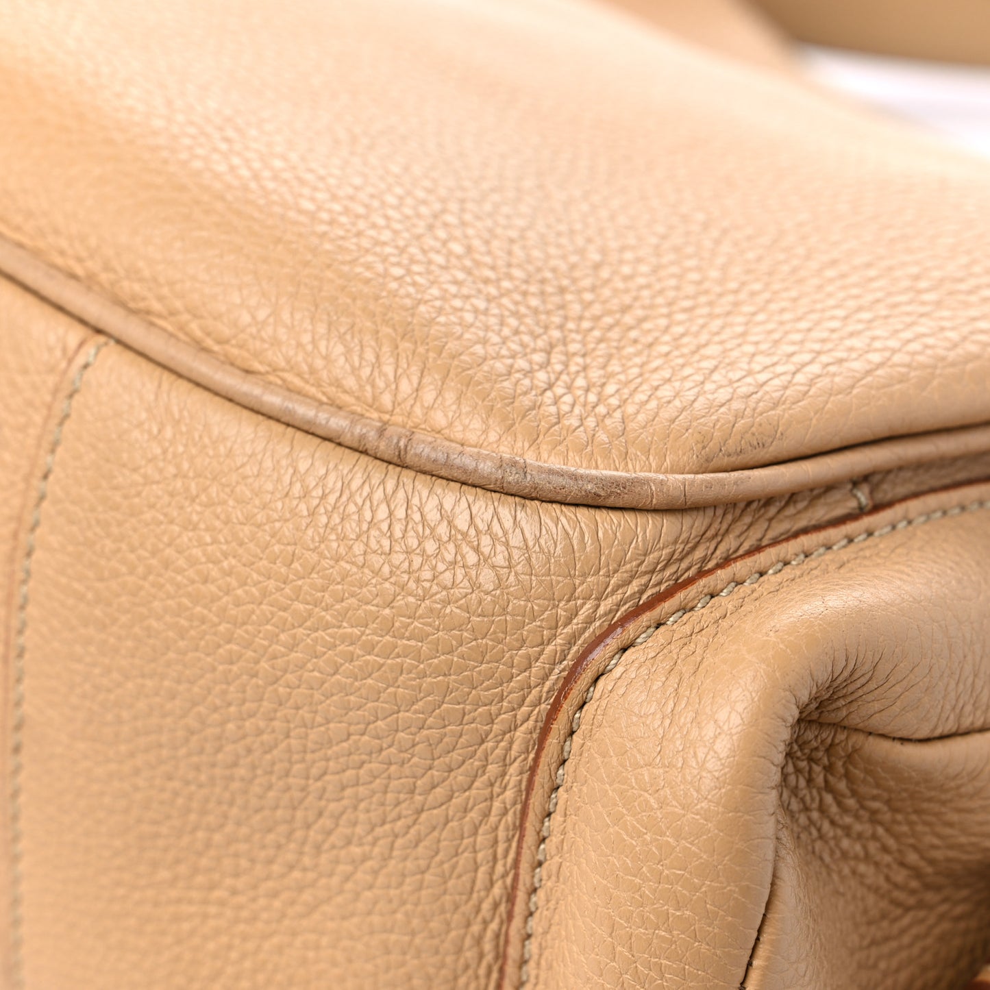 Vitello Daino Buckle Shoulder Bag Sabbia