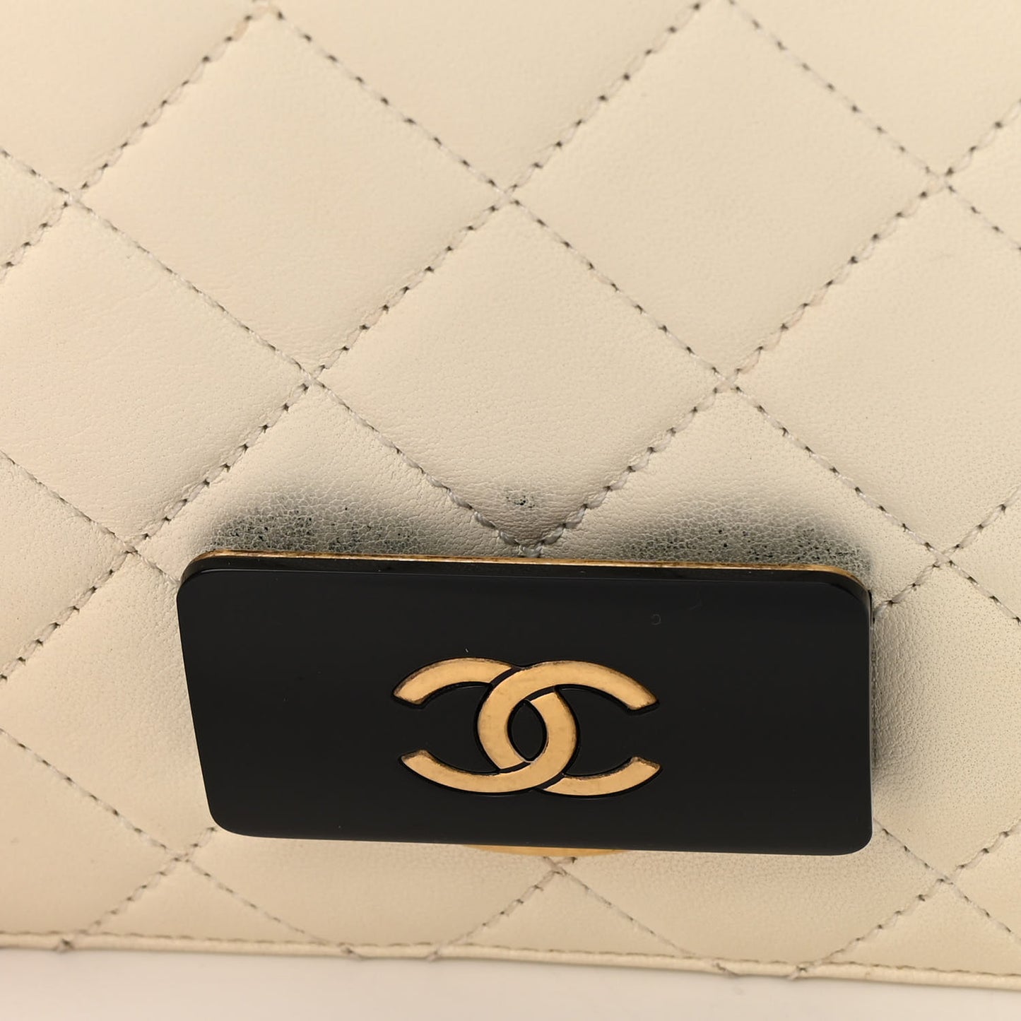 Sheepskin Quilted Beauty Lock Flap White