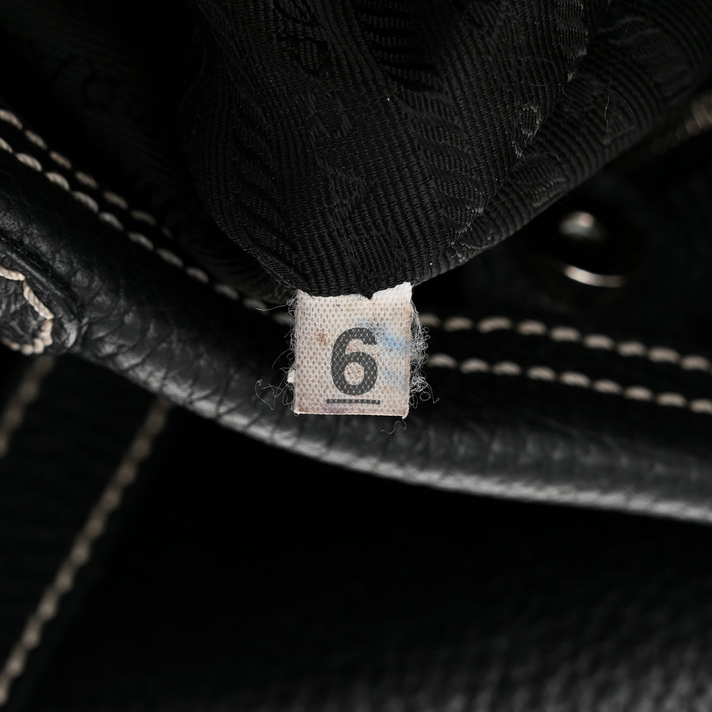 Vitello Daino Shoulder Bag Black