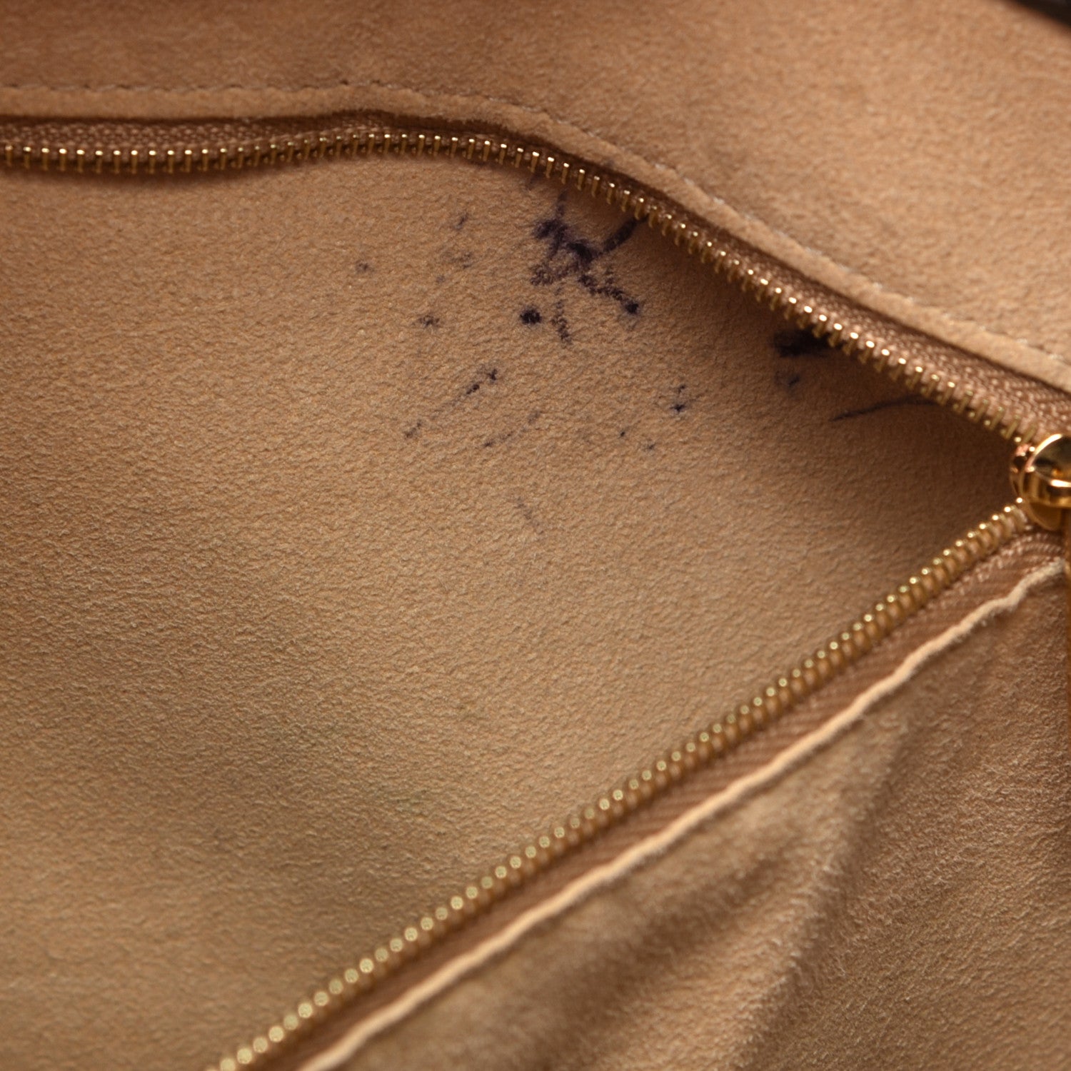 Louis Vuitton Monogram Artsy MM 9 of 12
