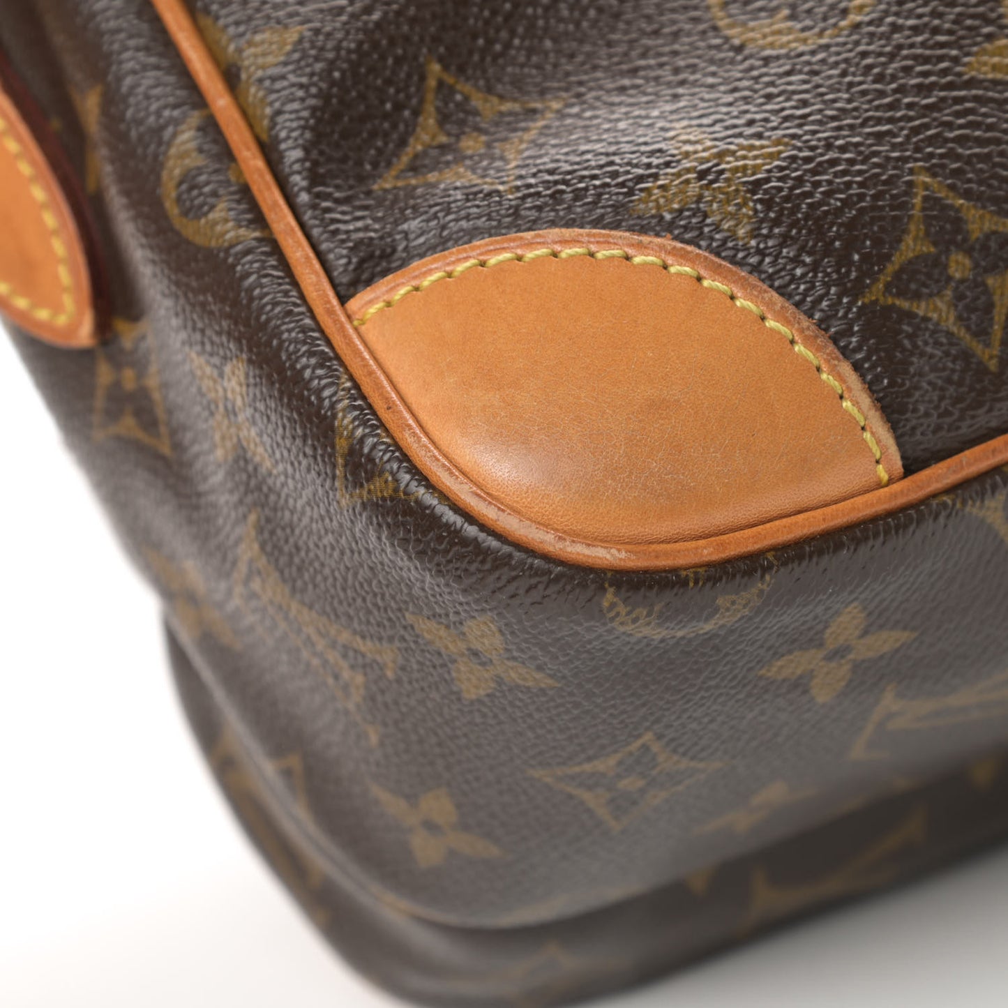 Monogram Nil 28