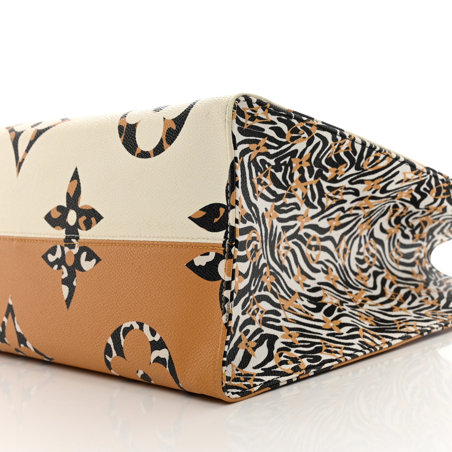Louis Vuitton Monogram Giant Jungle Onthego GM Ivory 9 of 9