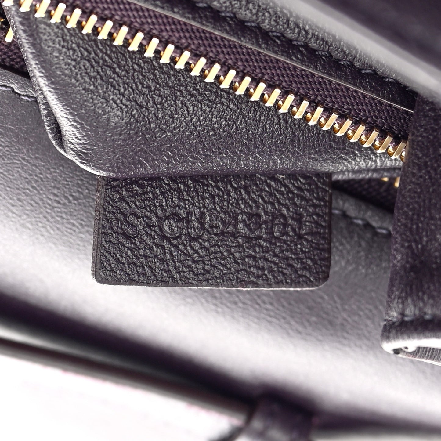 Smooth Calfskin Medium Tabou Aubergine