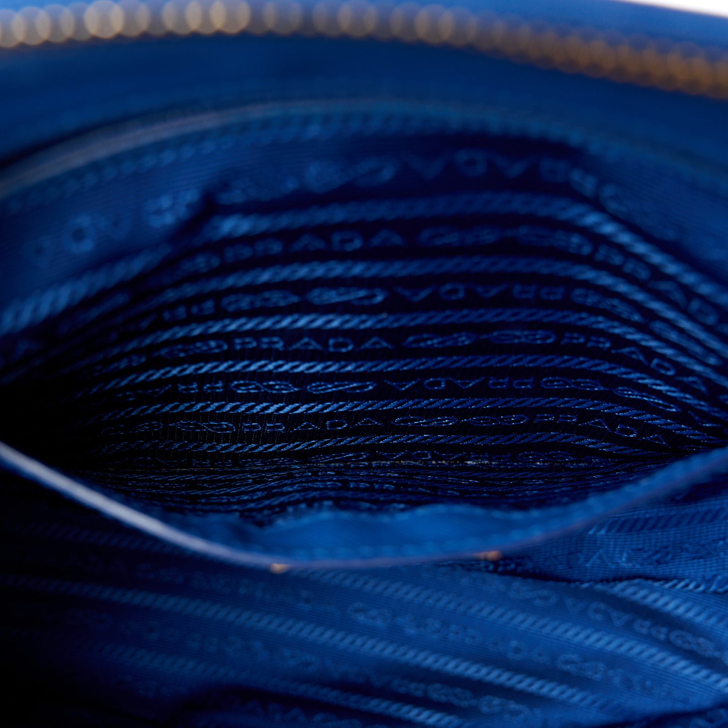 Saffiano Lux Medium Galleria Double Zip Tote Azzurro