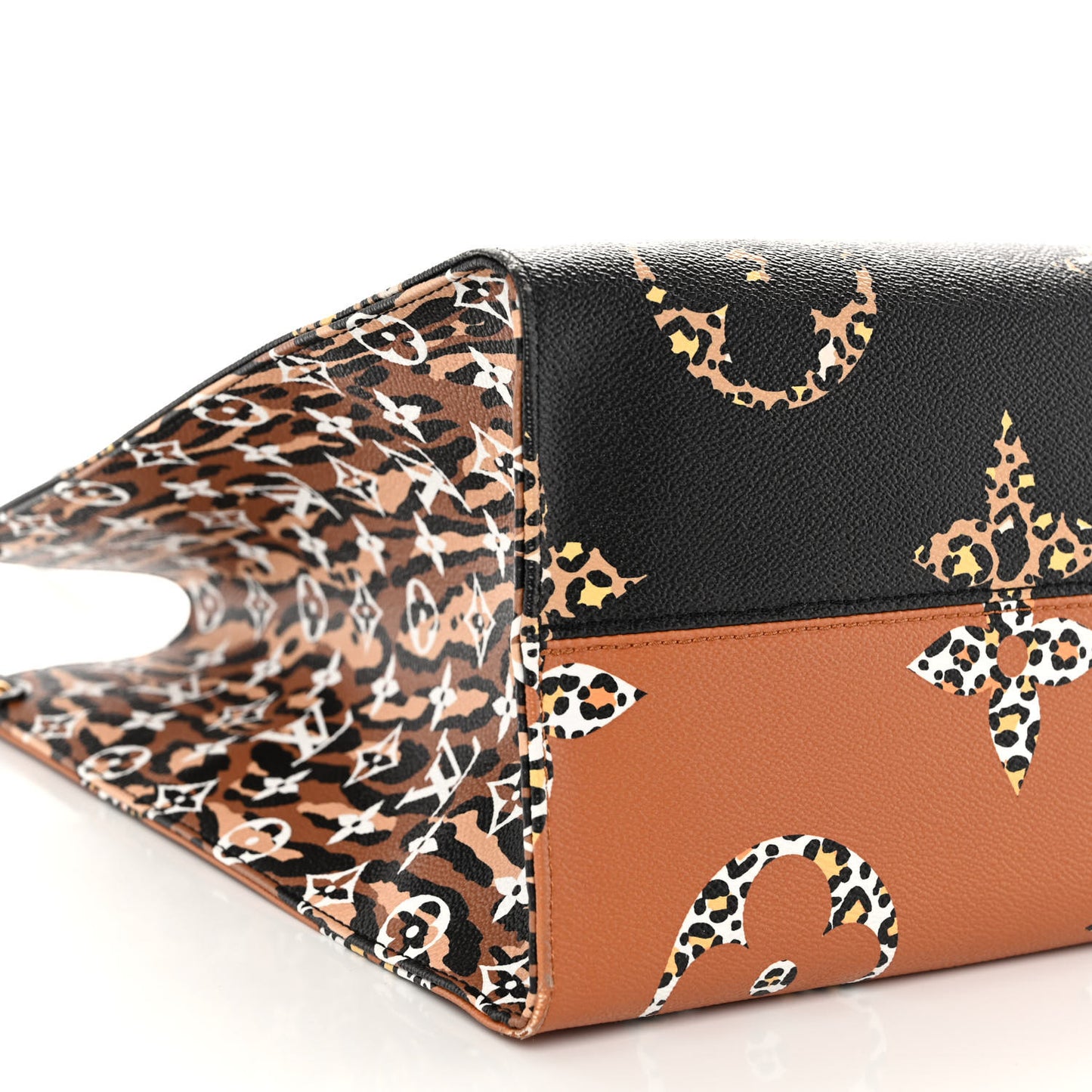 Monogram Giant Jungle Onthego GM Black