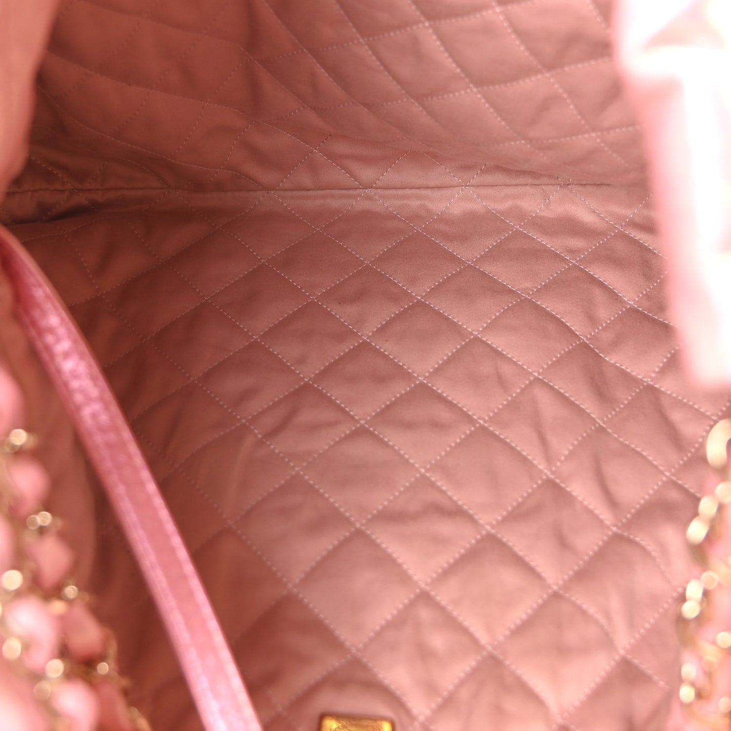 Metallic Shaded Calfskin Quilted Chanel 22 Pink