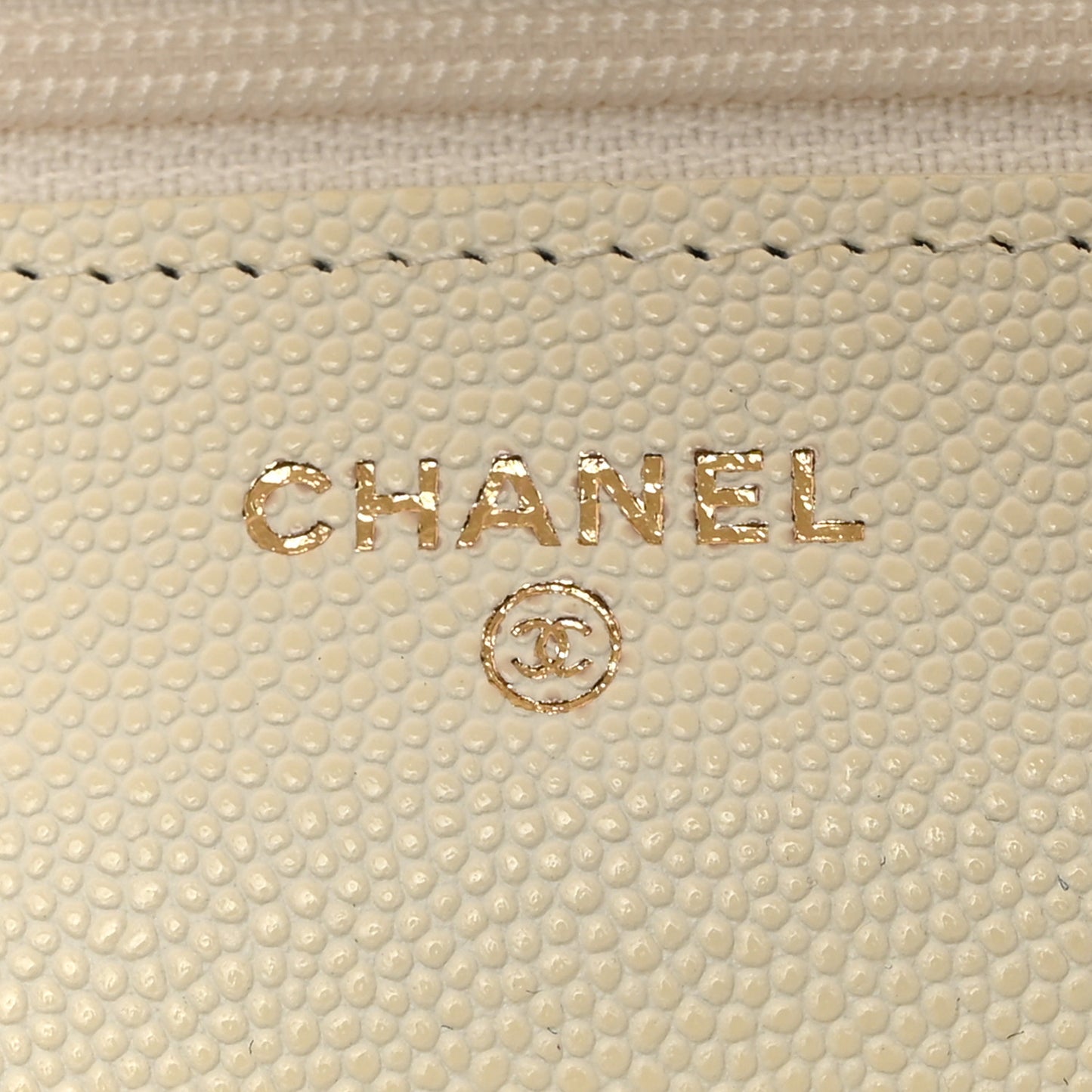 Caviar Quilted Wallet on Chain WOC White