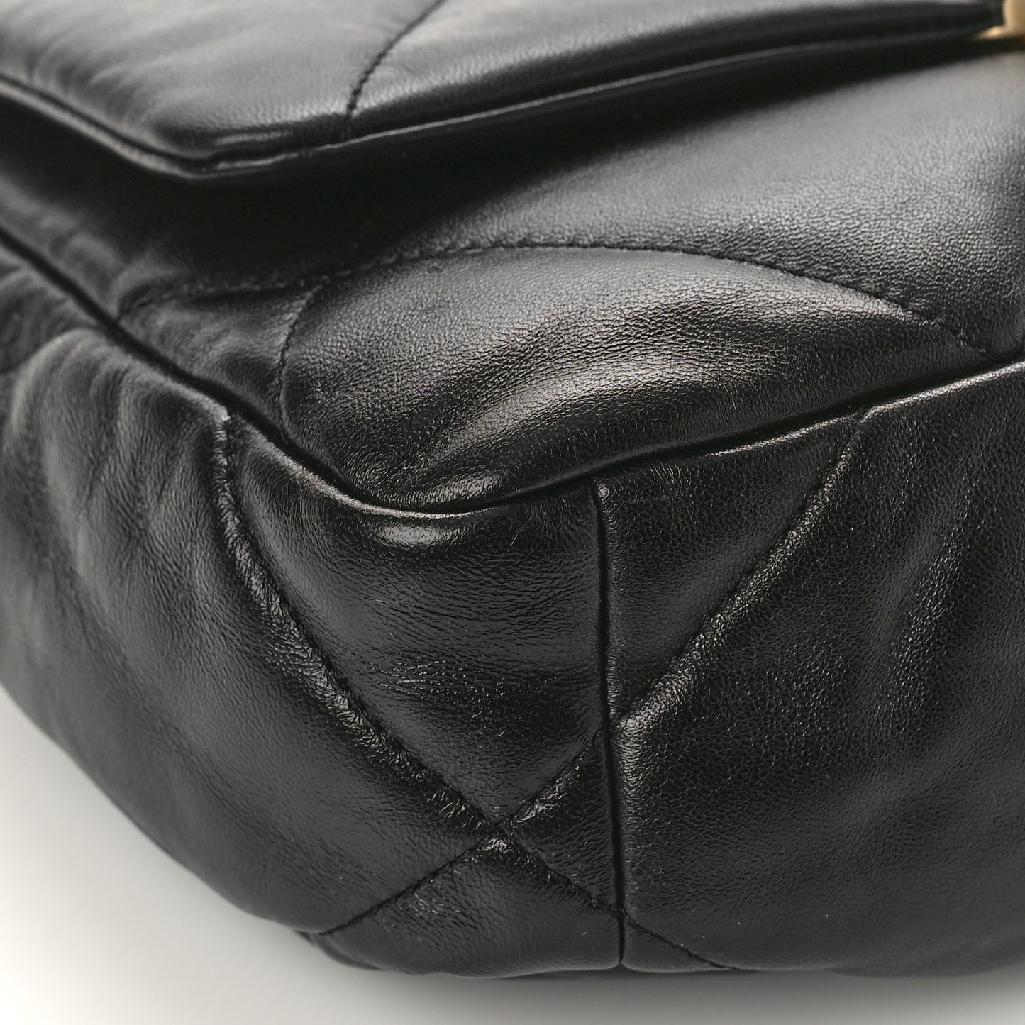 Lambskin Quilted Medium Chanel 19 Flap Black