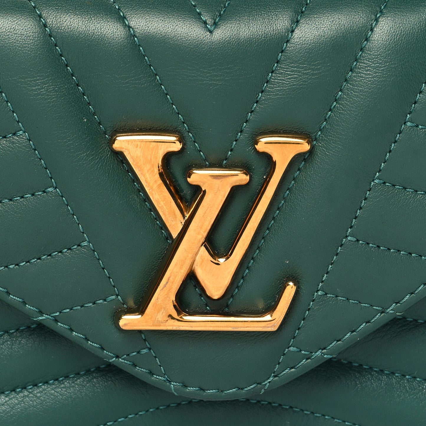 Calfskin New Wave Chain PM Emerald