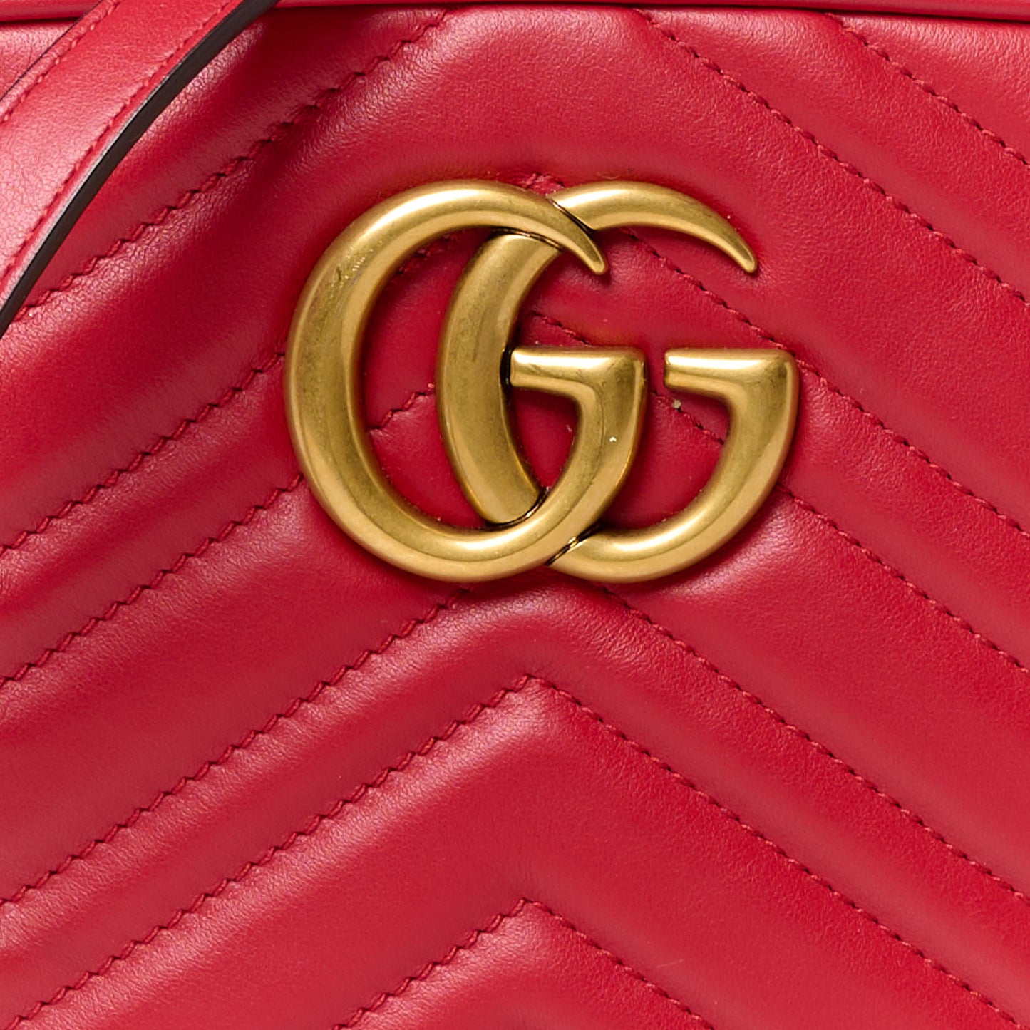 Calfskin Matelasse Small GG Marmont Chain Shoulder Bag Hibiscus Red