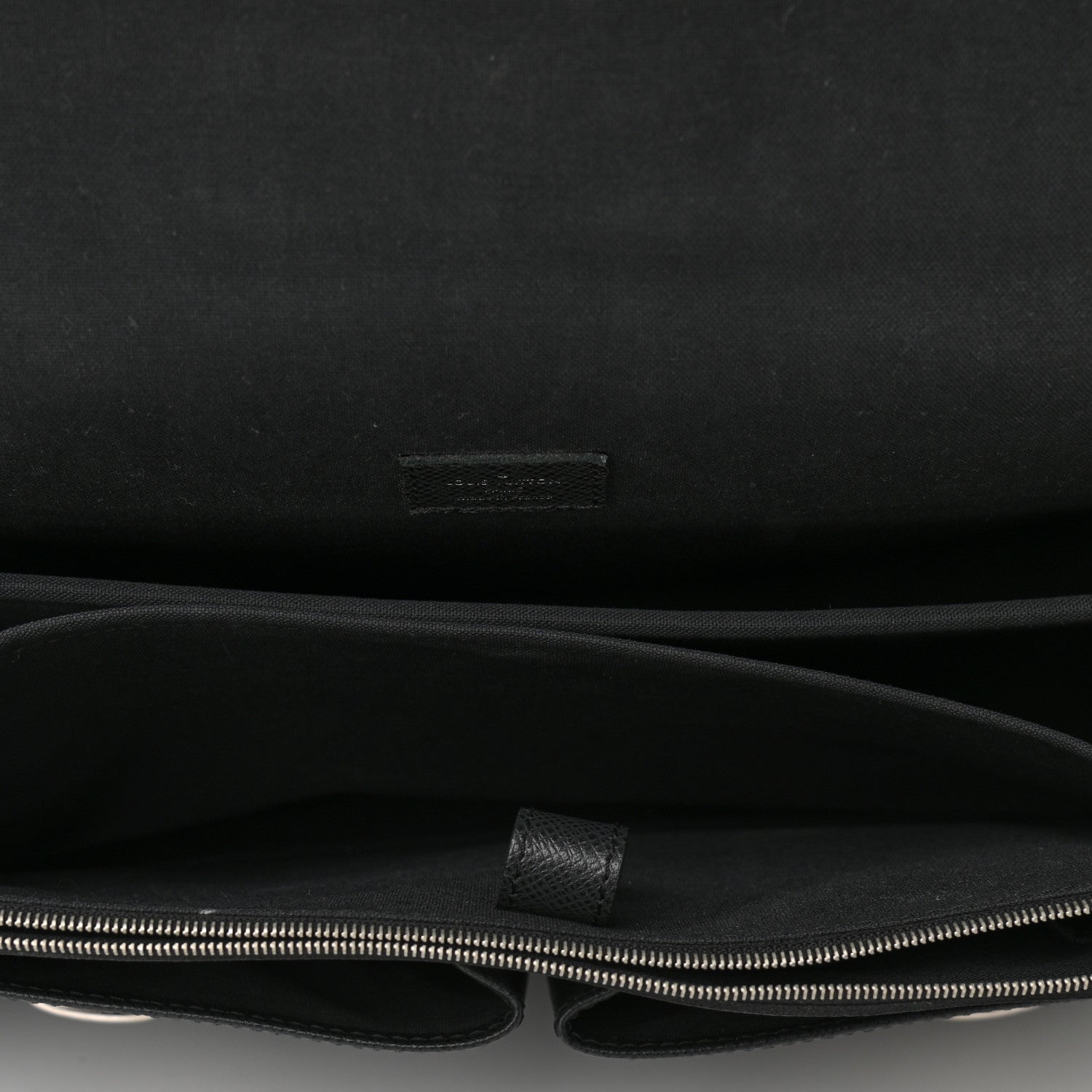Louis Vuitton Taiga Alexei Messenger Ardoise 5 of 10