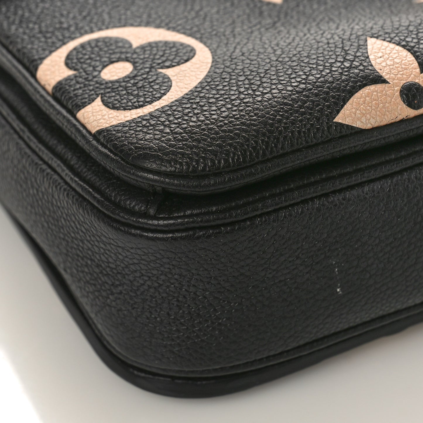 Empreinte Monogram Giant Pochette Metis Black Beige