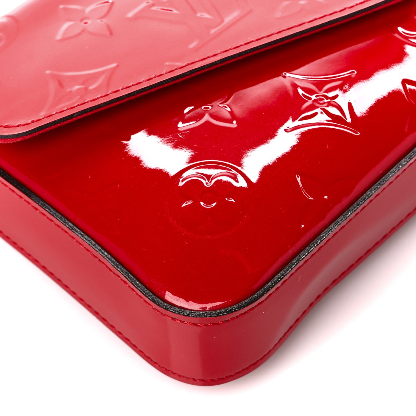 Vernis Felicie Pochette Chain Wallet Cherry