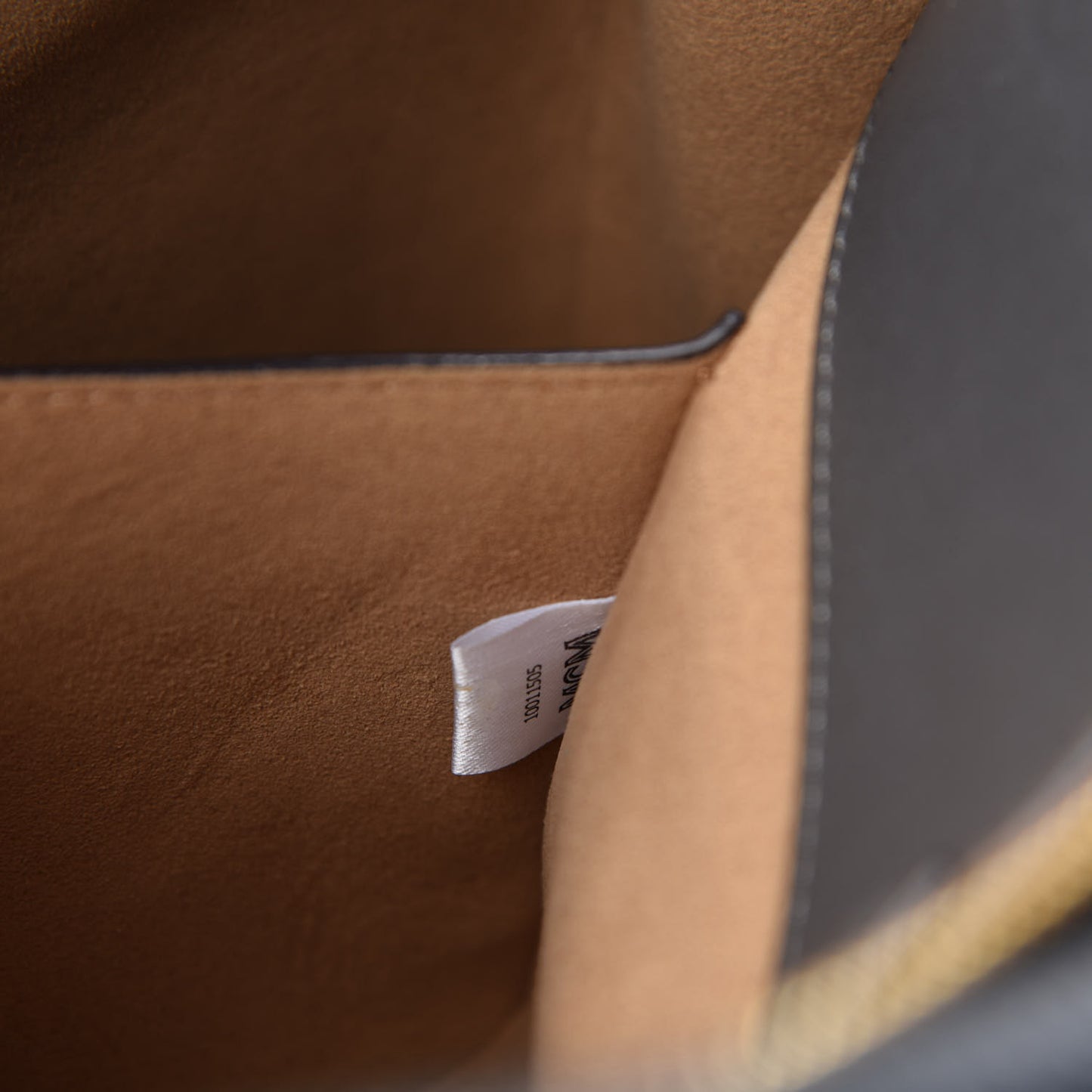 Grained Calfskin Medium Milla Tote Phantom Grey