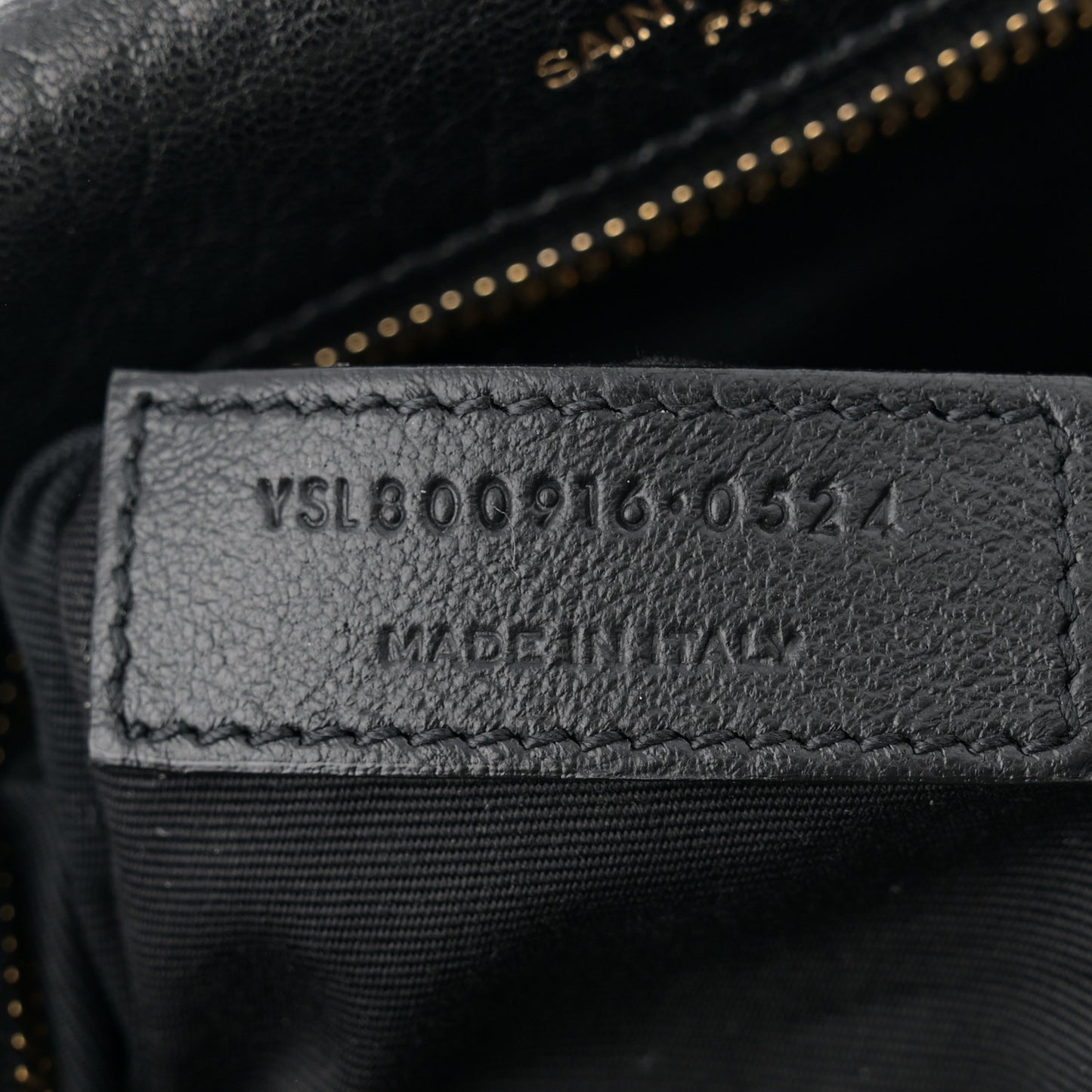 Grained Lambskin Medium Calypso Black