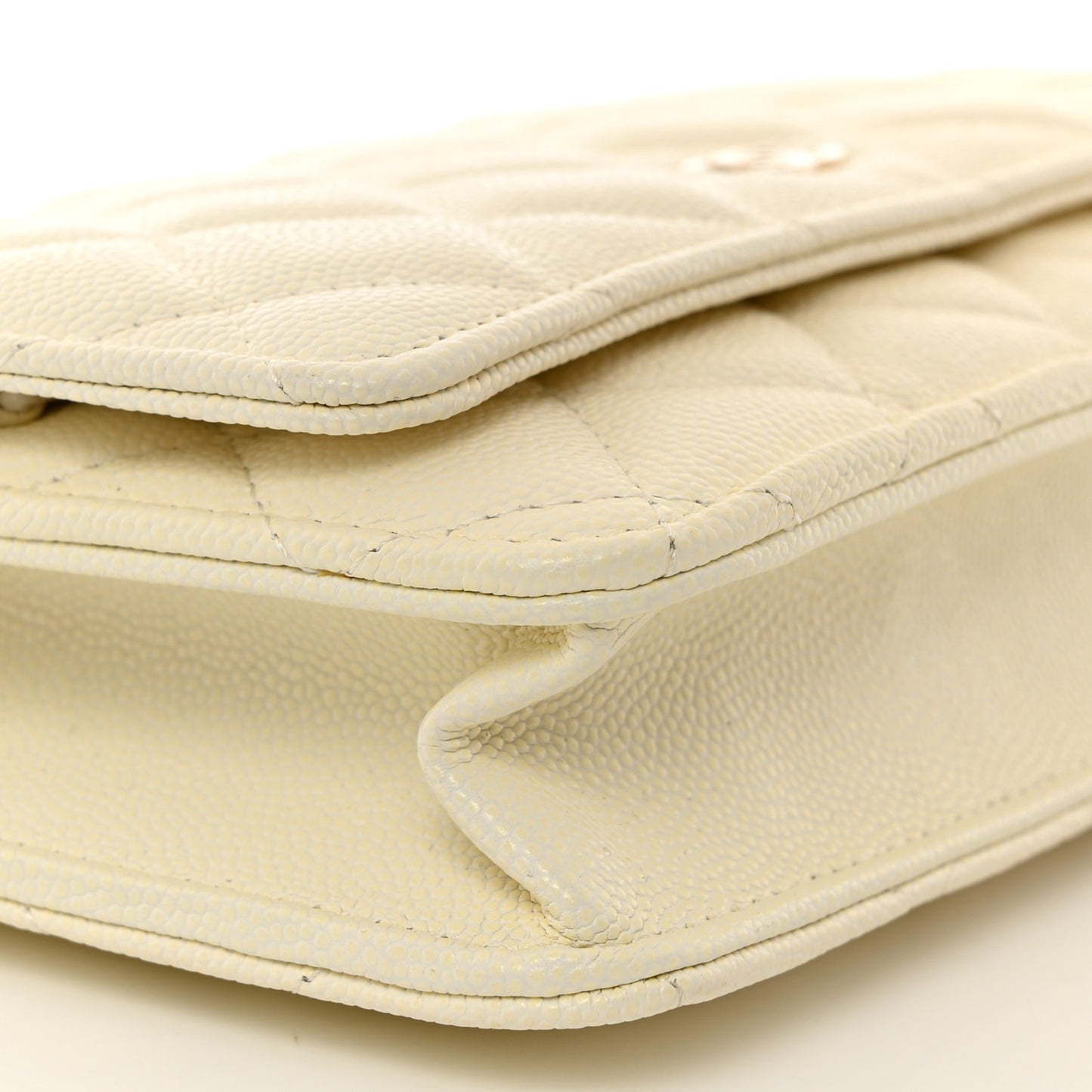Caviar Quilted Wallet on Chain WOC White