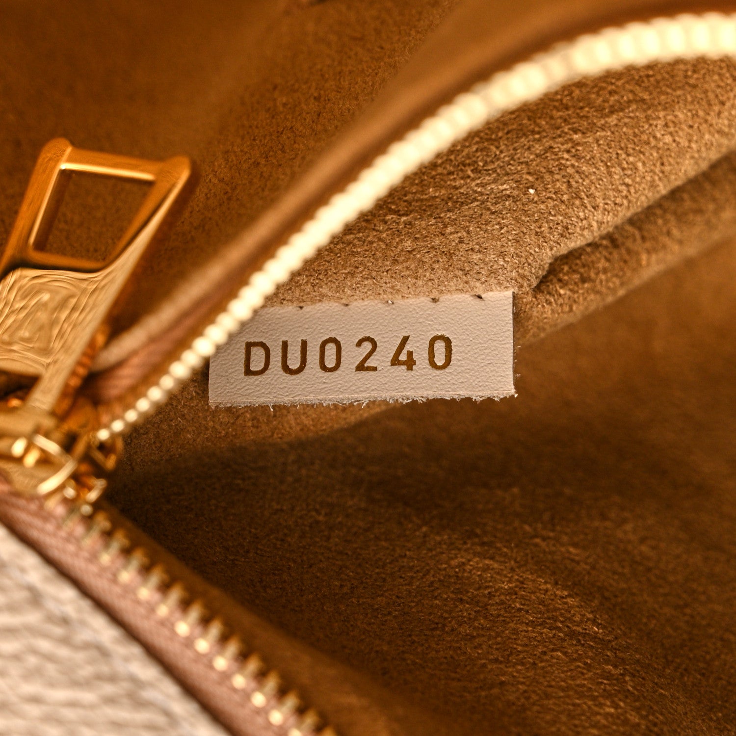 Louis Vuitton Empreinte Monogram Giant Onthego GM Creme 7 of 10