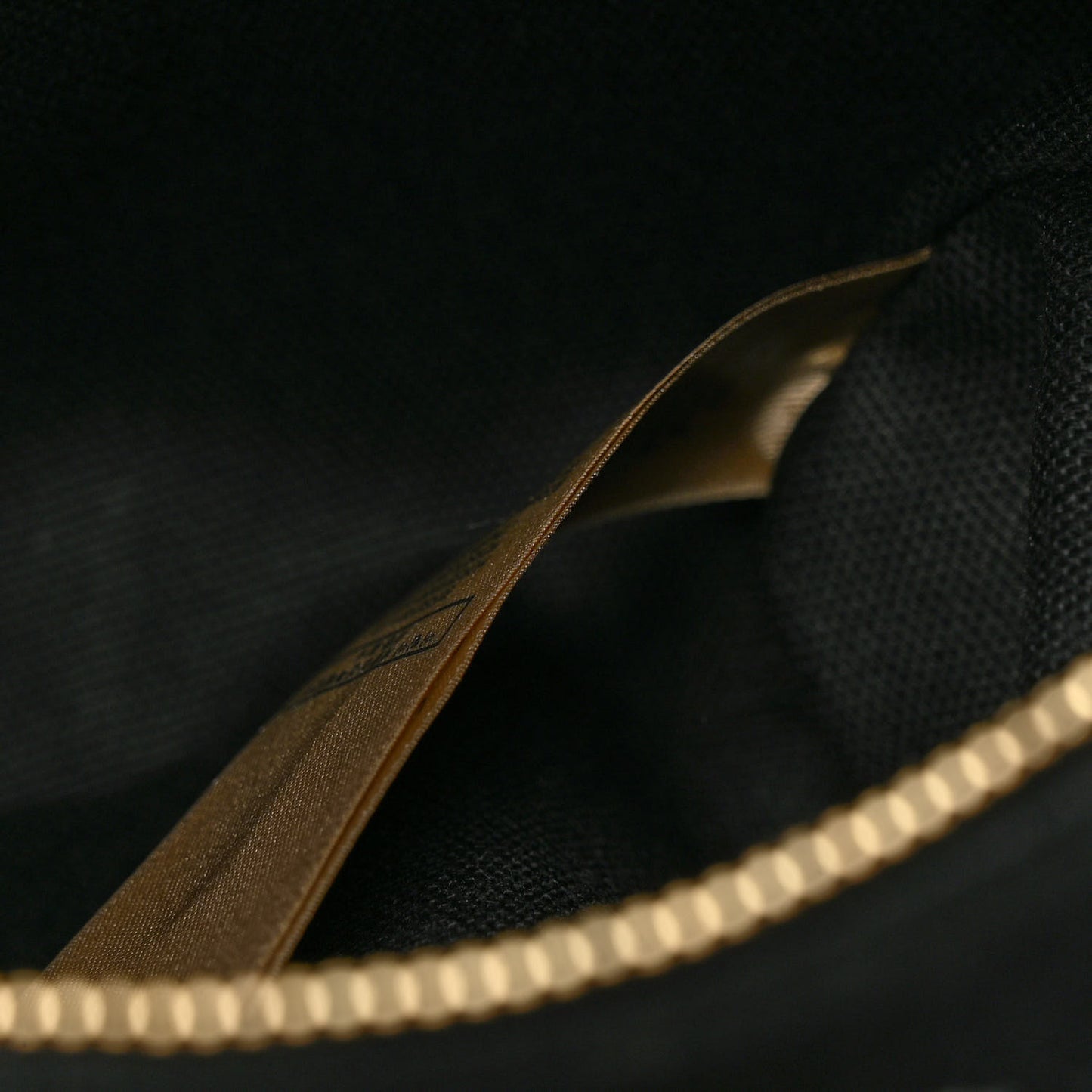 House Check Grainy Calfskin Medium Banner Tote Black