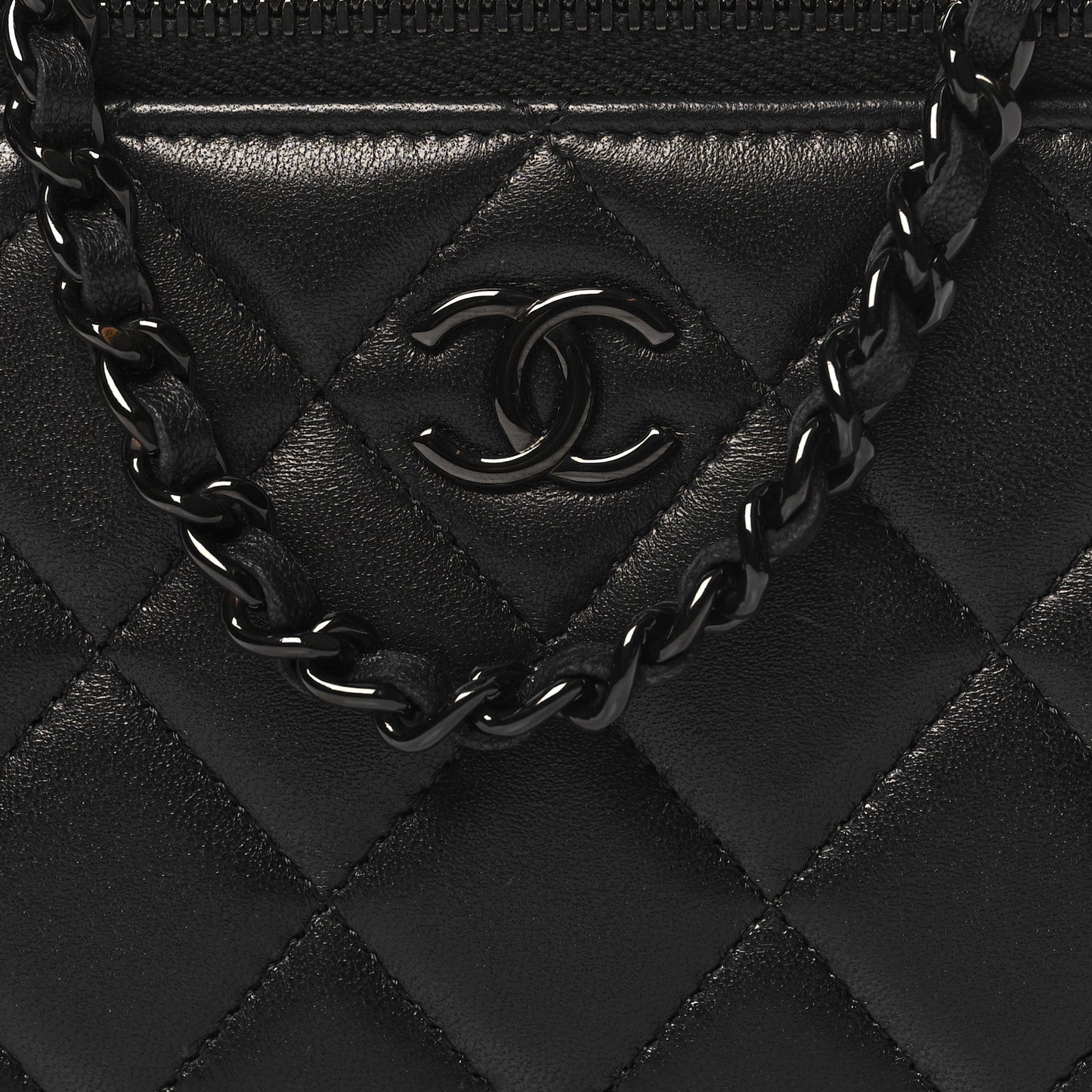 Lambskin Quilted Small Top Handle Vanity Case With Chain So Black