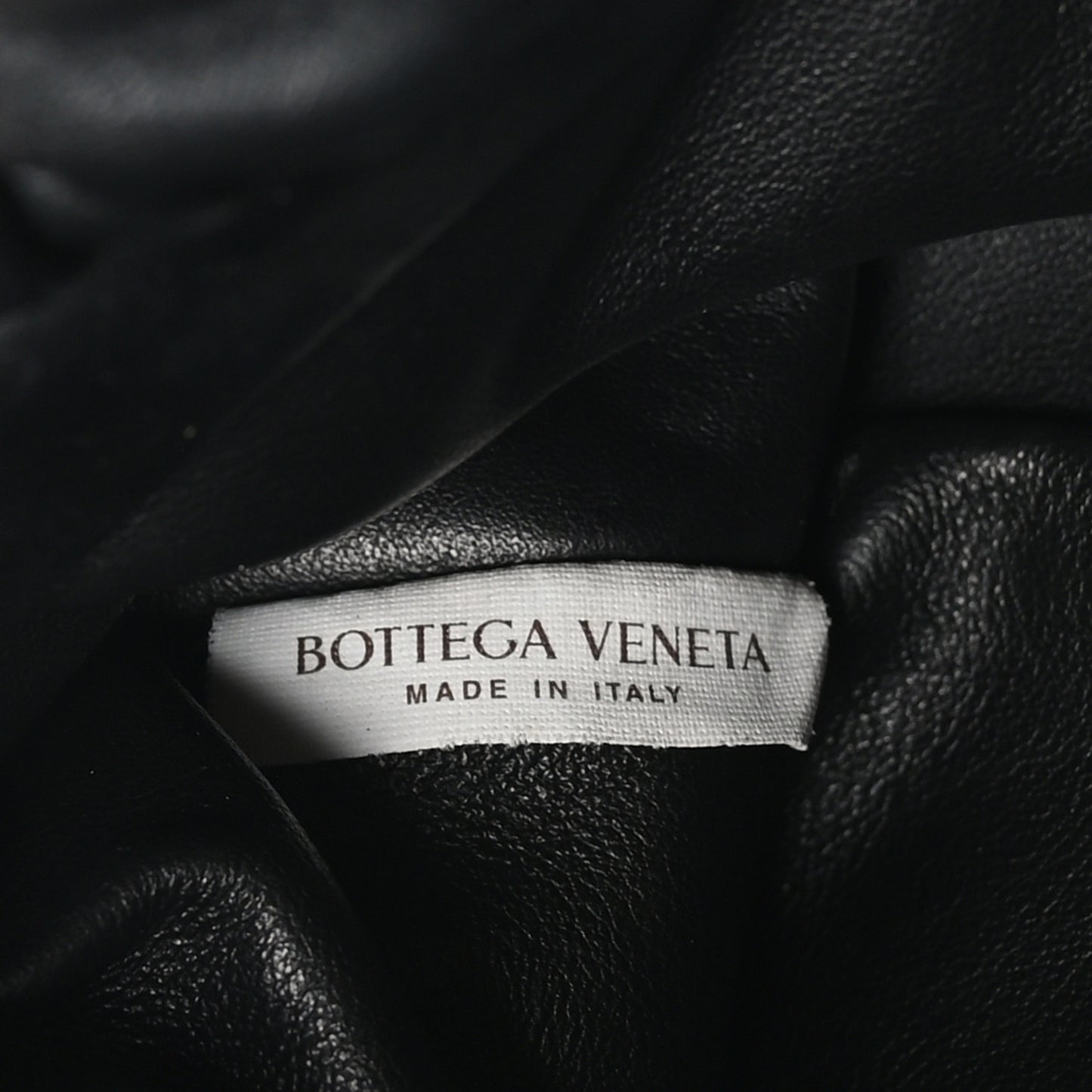 Calfskin The Pouch Chain Black