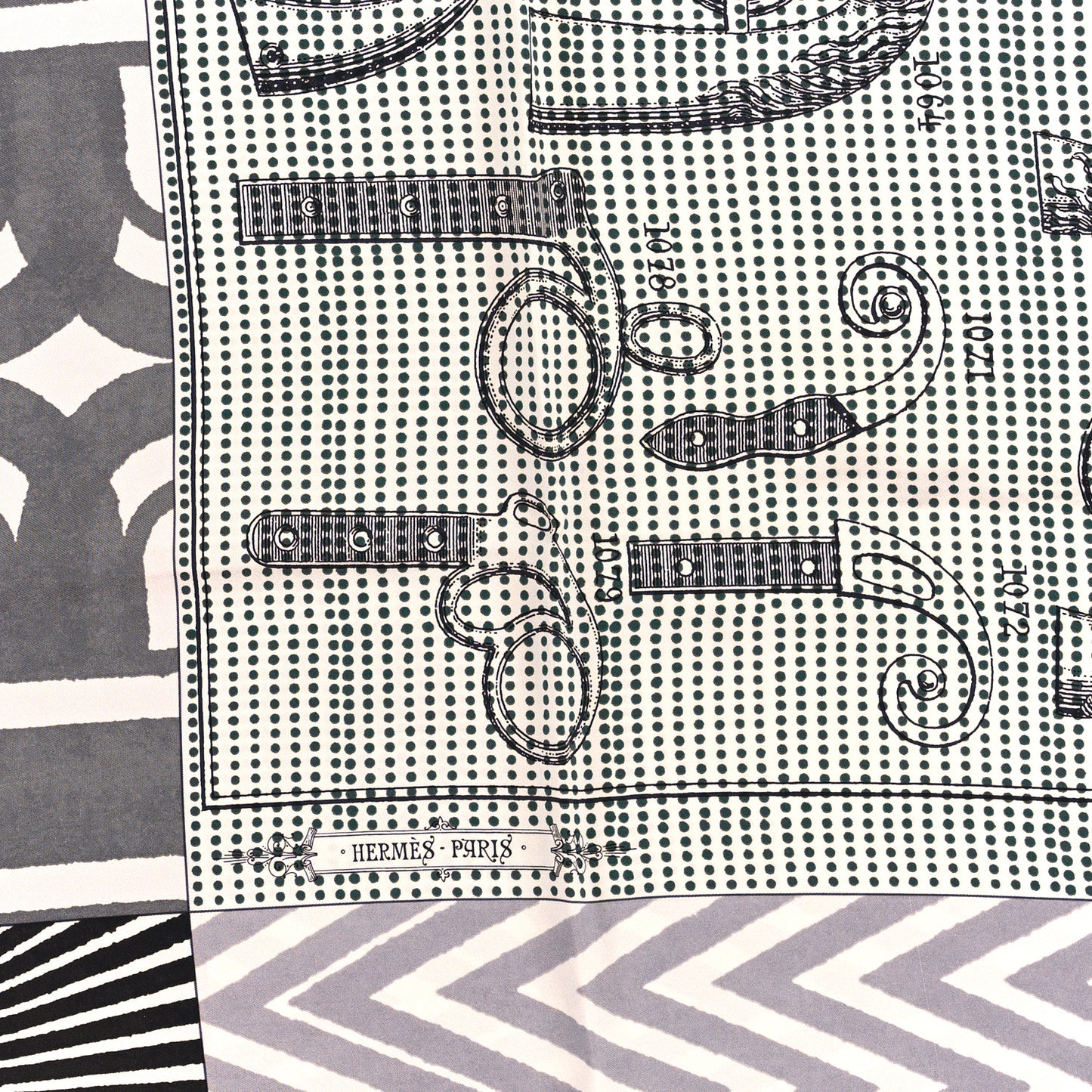 Silk Manufacture de Boucleries Scarf 90 Blanc Rose Indien Gris