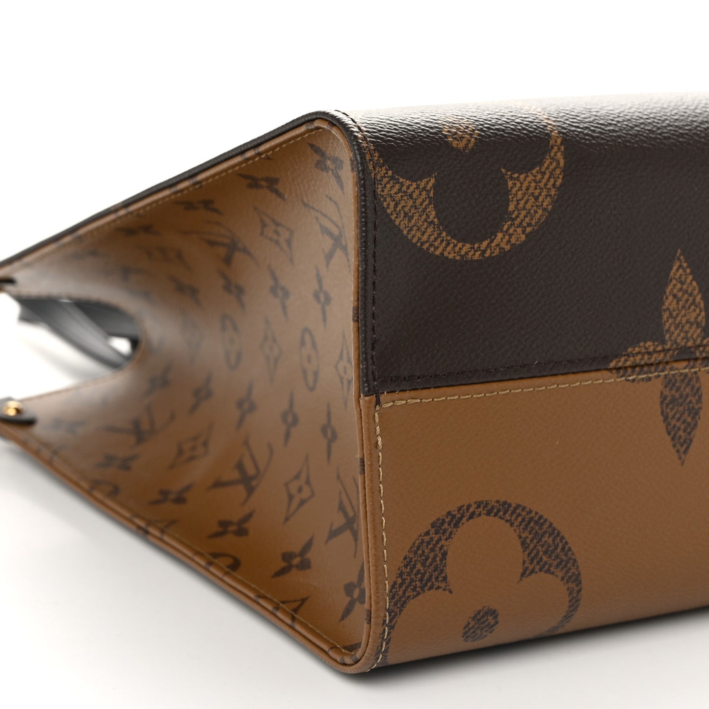 Reverse Monogram Giant Onthego MM