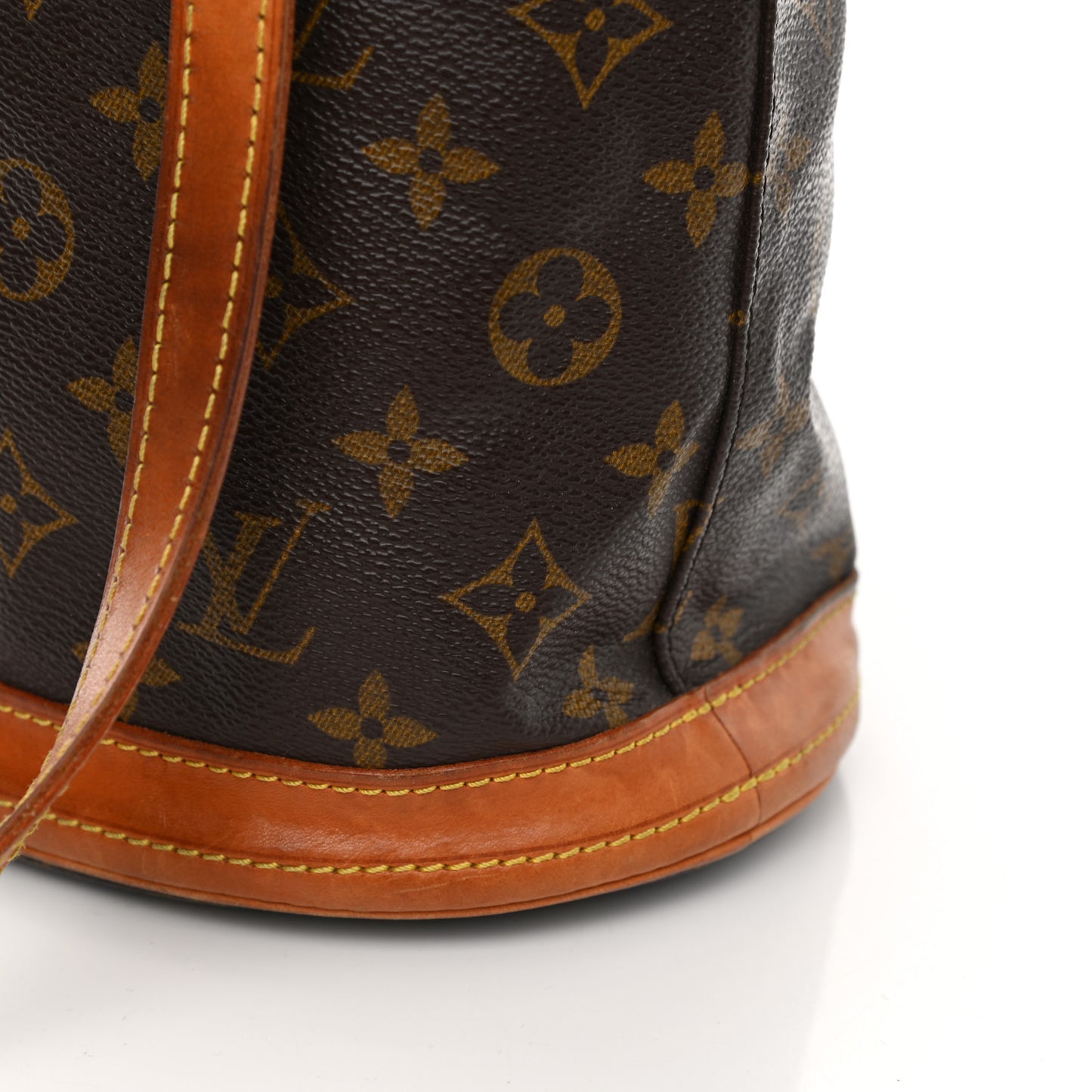 Monogram Petit Bucket 23