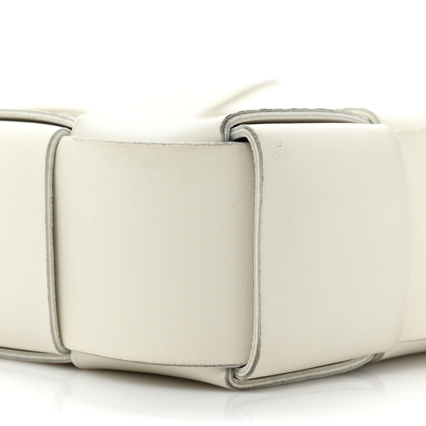 Lambskin Maxi Intrecciato Cassette Messenger Chalk