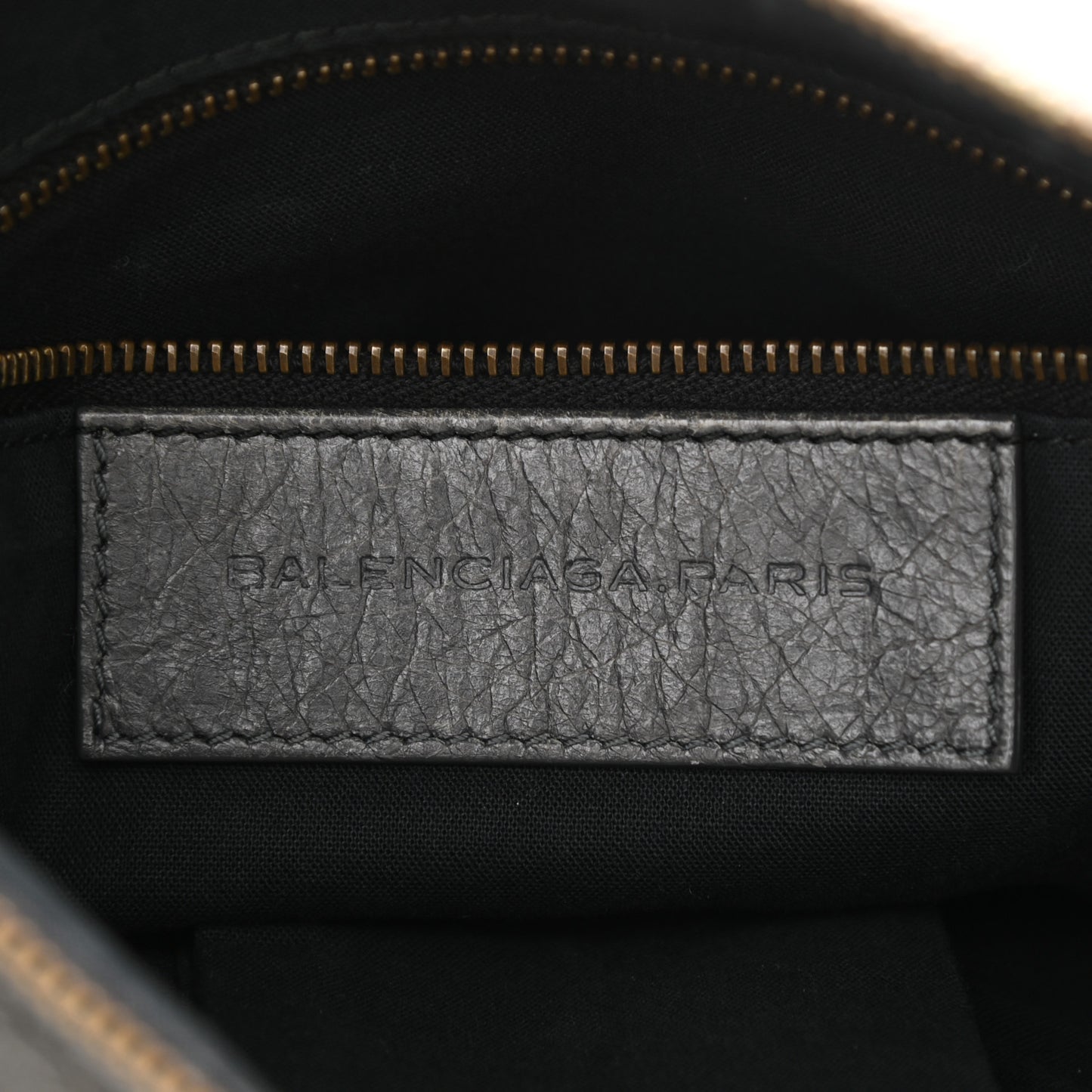 Agneau Classic Hardware Flat Crossbody Gris Tarmac