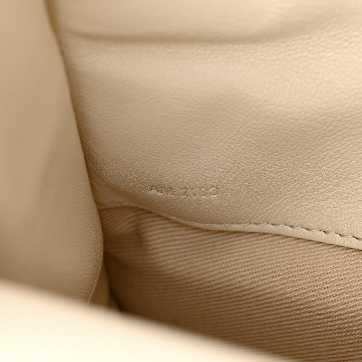 Jacquemus Smooth Calfskin La Pochette Rond Carre Light Ivory 7 of 10