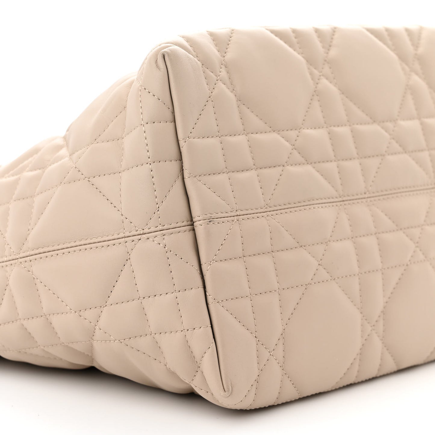Calfskin Macrocannage Medium Toujour Powder Beige