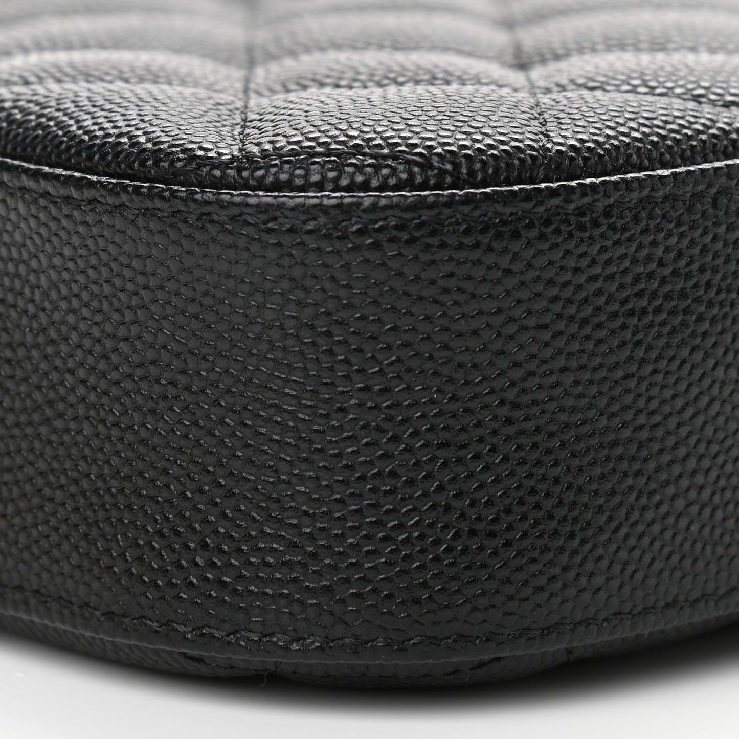 Caviar Quilted Vanity With Chain Black