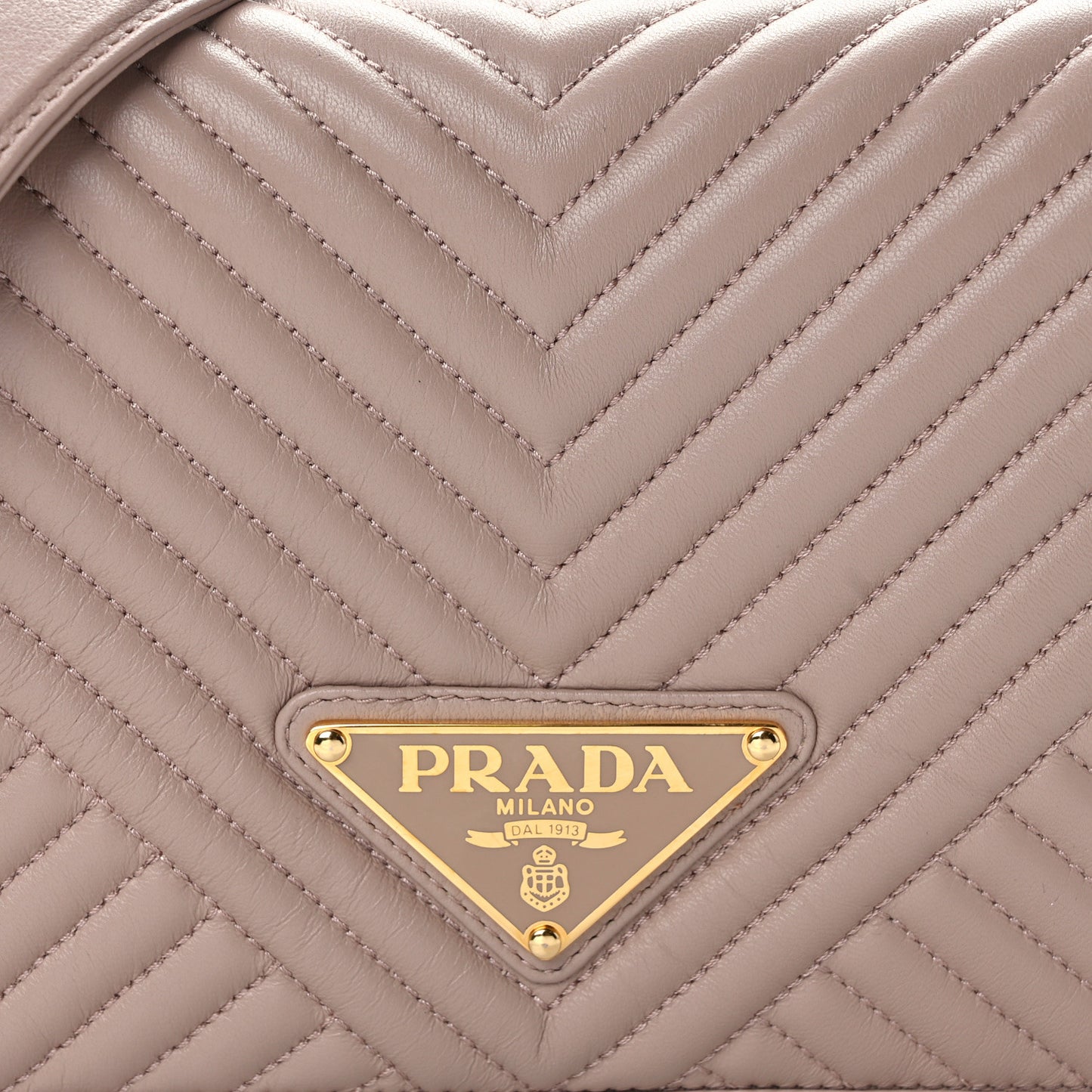 Nappa Impunture Diagramme Chain Crossbody Bag Cipria