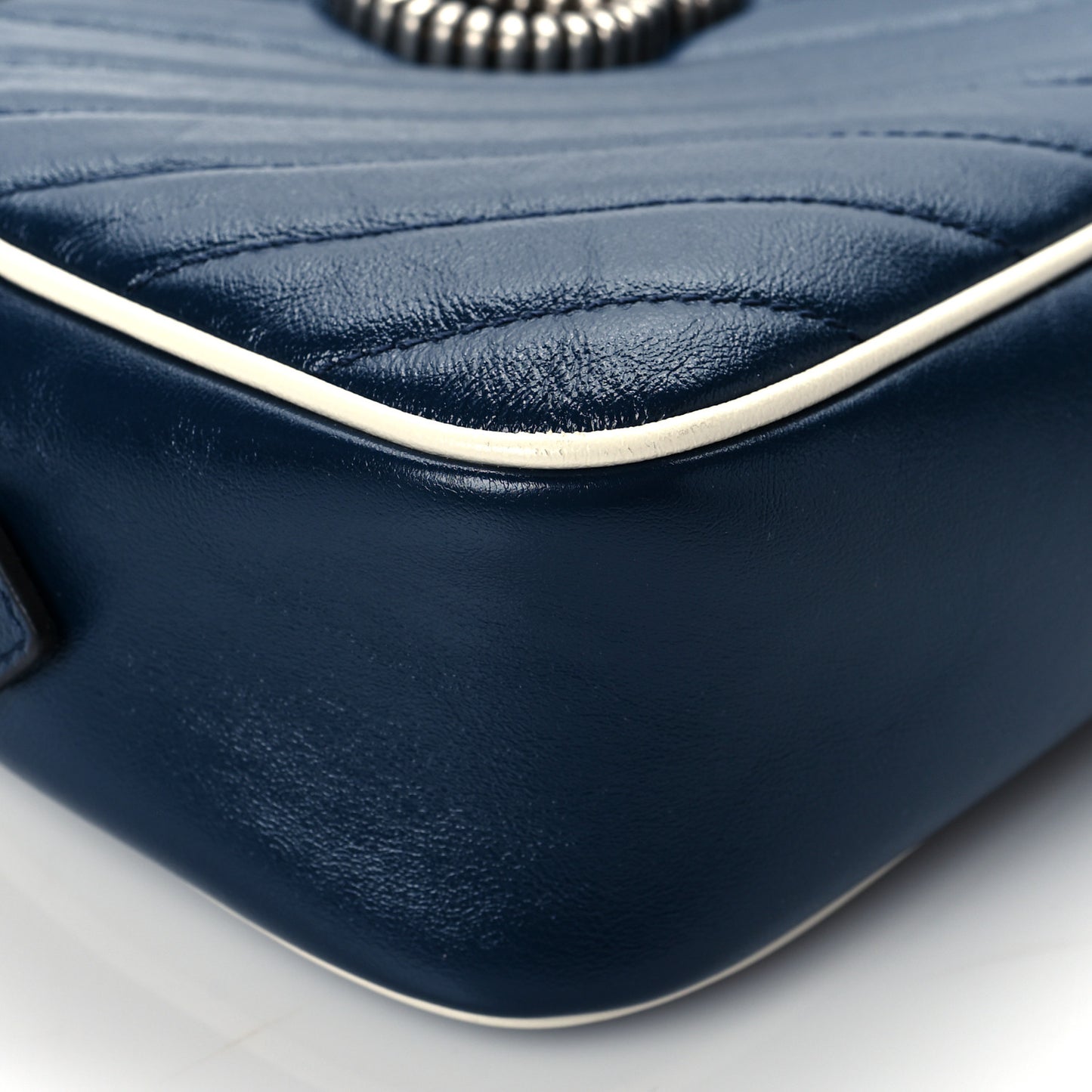 Vintage Effect Calfskin Matelasse Diagonal Small Torchon GG Marmont Chain Shoulder Bag Blue Agata Mystic White