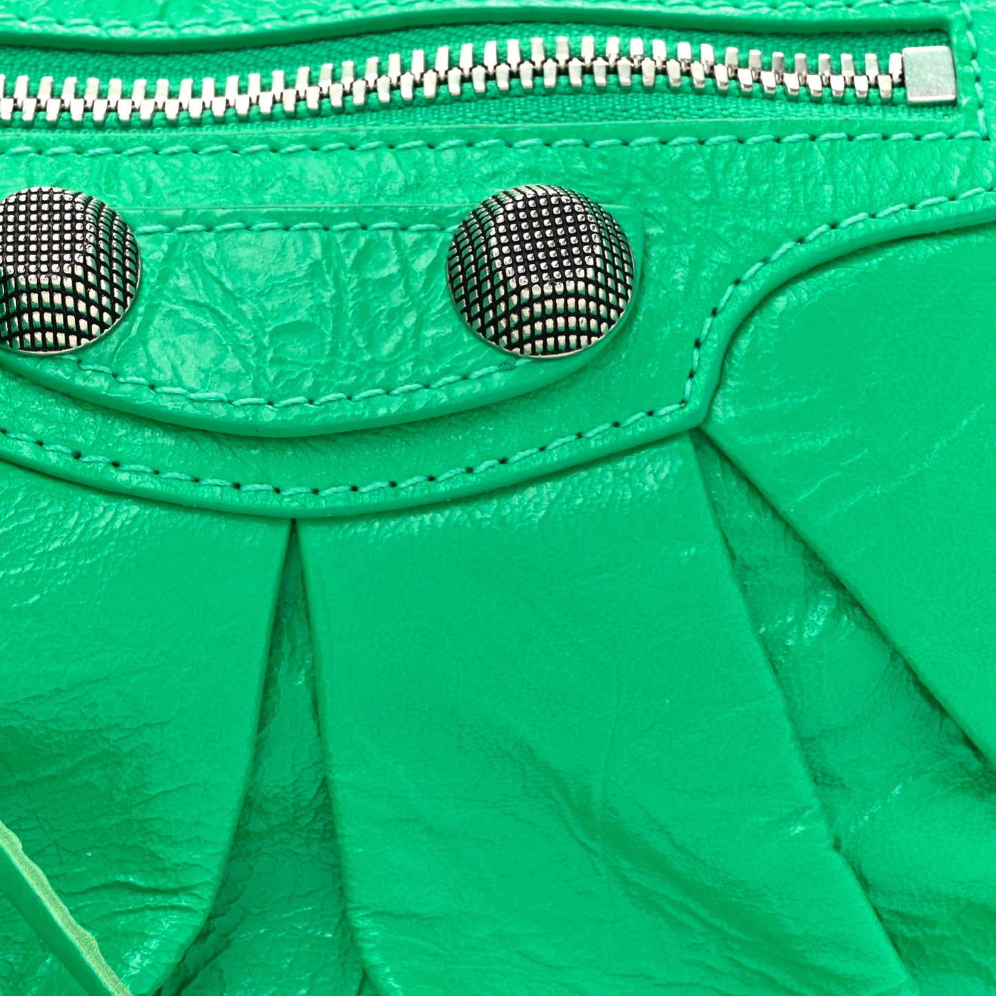 Agneau Arena Small Le Cagole Shoulder Bag Vivid Green