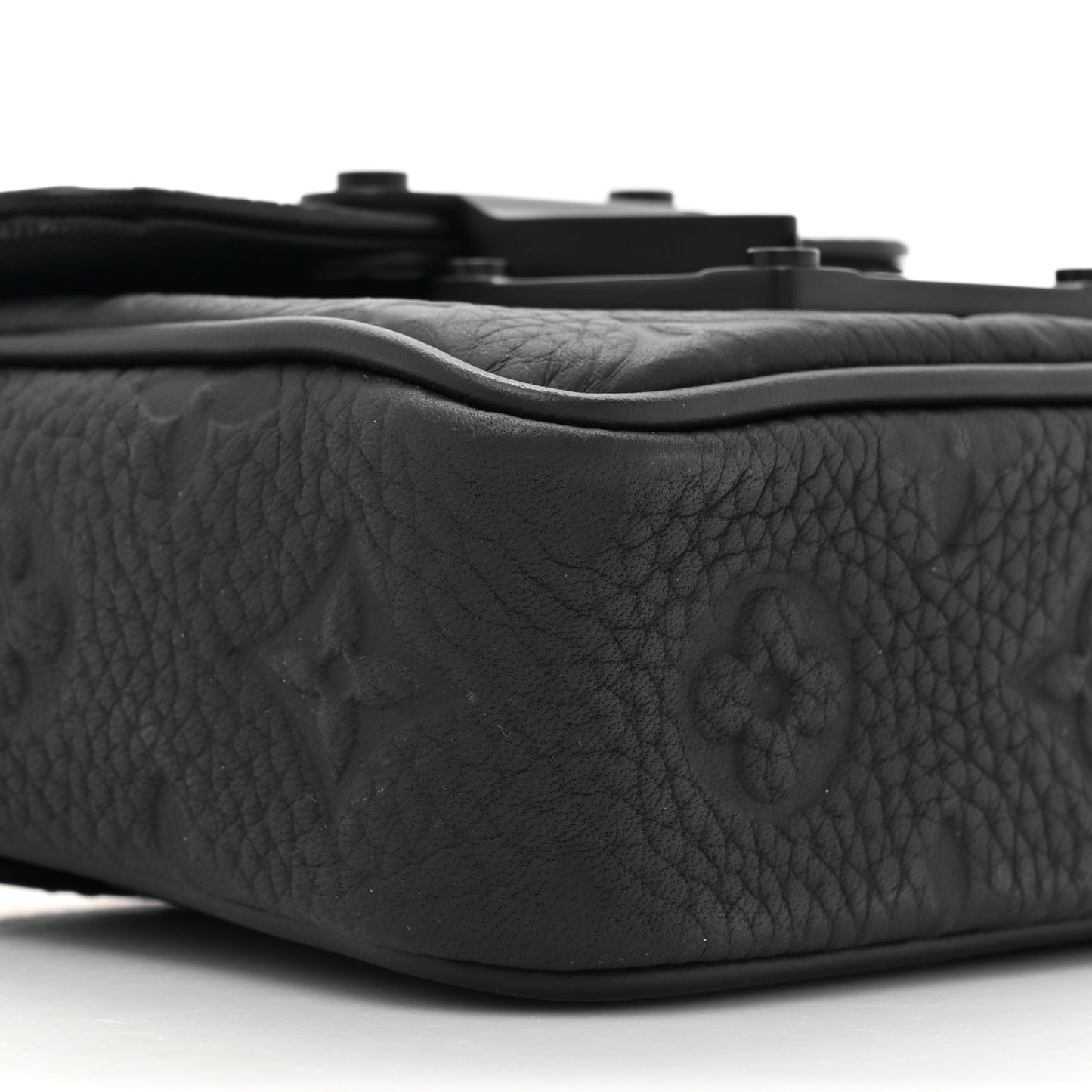 Taurillon Monogram Pico S Lock Ultra Black